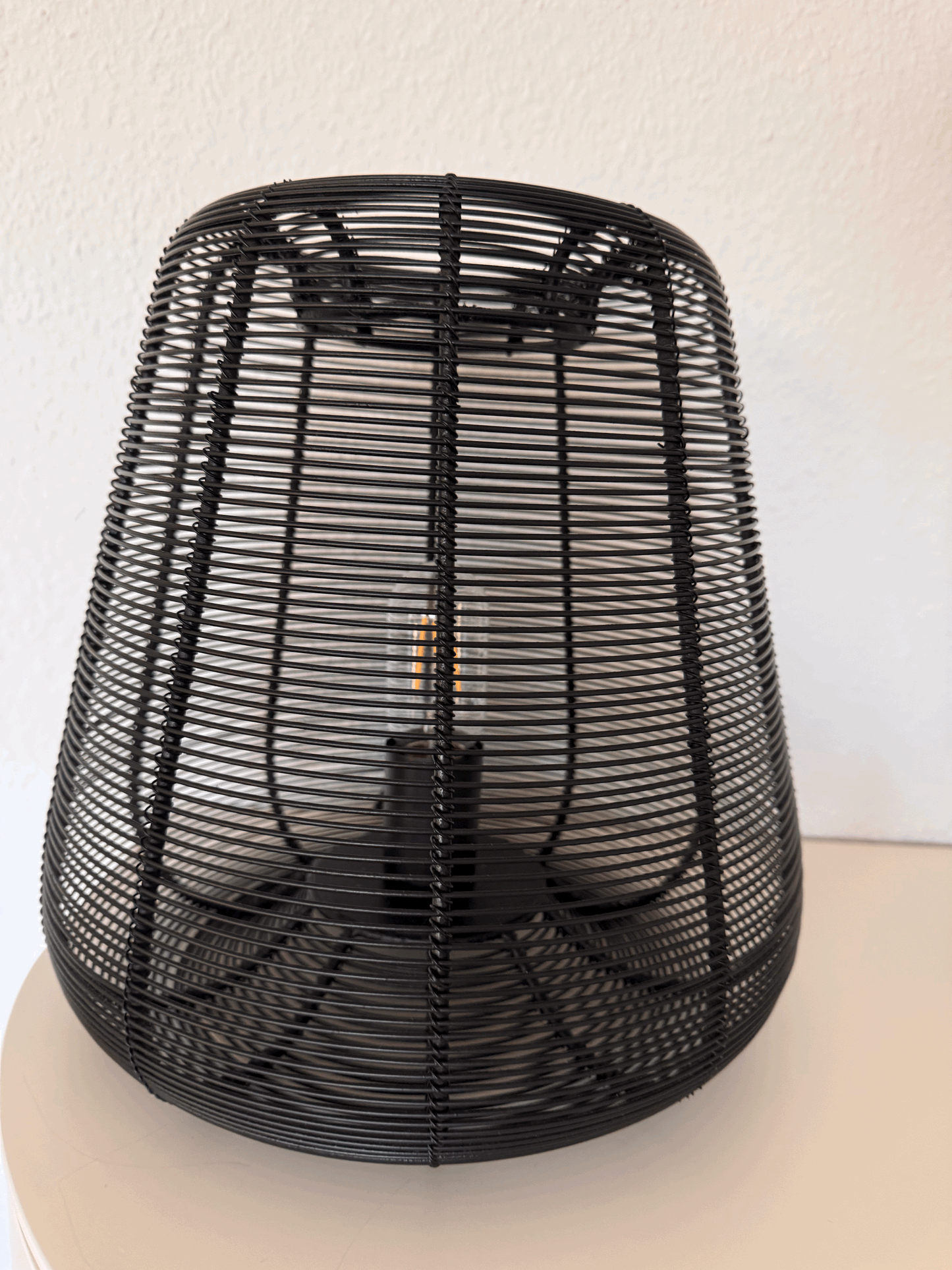 Tischlampe v. Colmore schwarz Drahtgeflecht