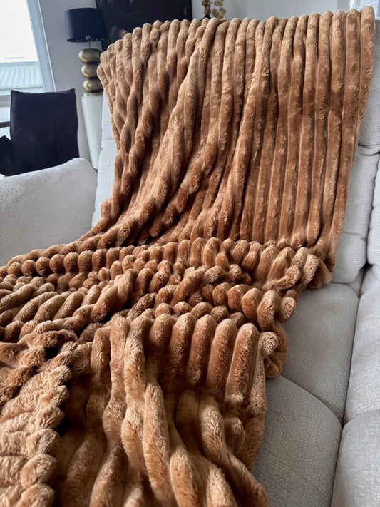 Wohndecke / Plaid in Braun Ricky 150 x 200 cm von Dutch Decor