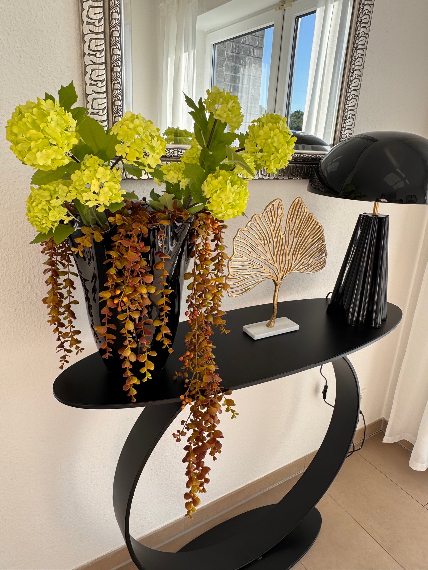 Elegante Glasblumenvase mit glänzender Oberfläche