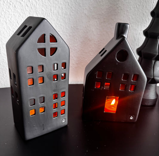 Teelichthaus mit Kamin Keramik Schwarz Housevitamin ca. 20 cm
