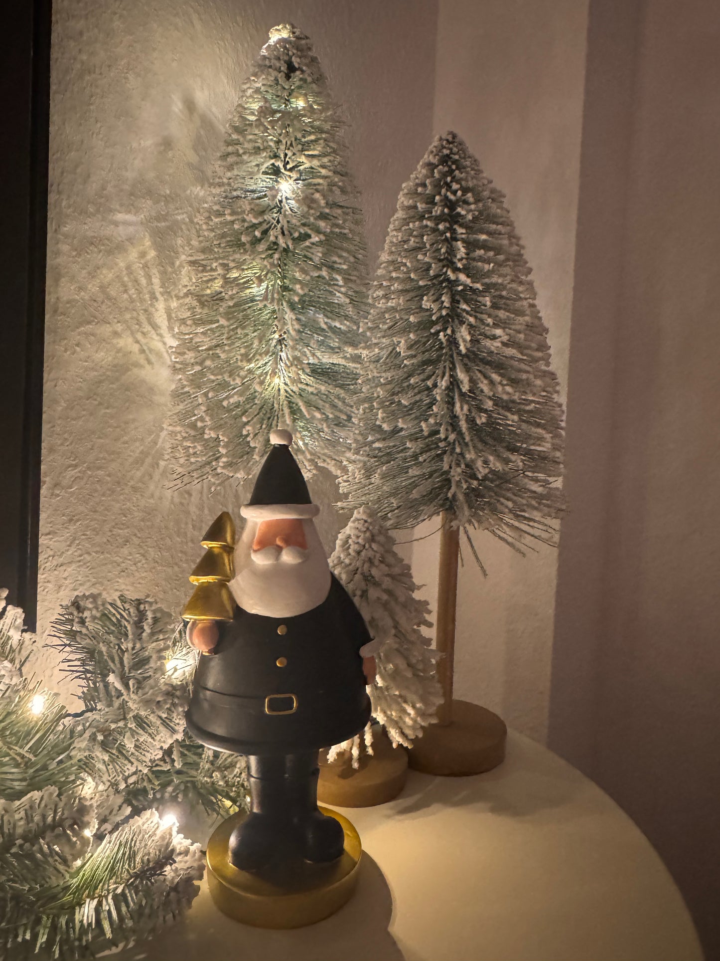 Santa Lilian in Schwarz von Exner 11 x 10 x 25 cm