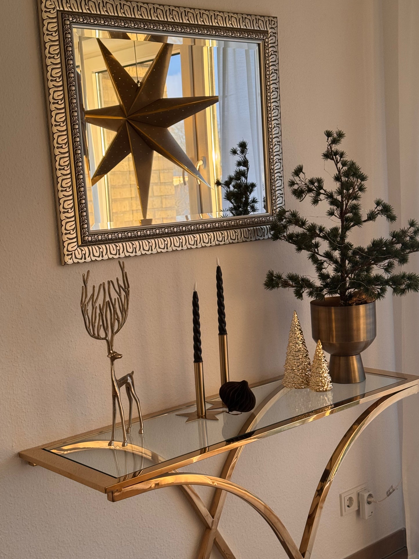 Eleganter Hirsch in Gold mit außergewönlichen Geweih 48 cm