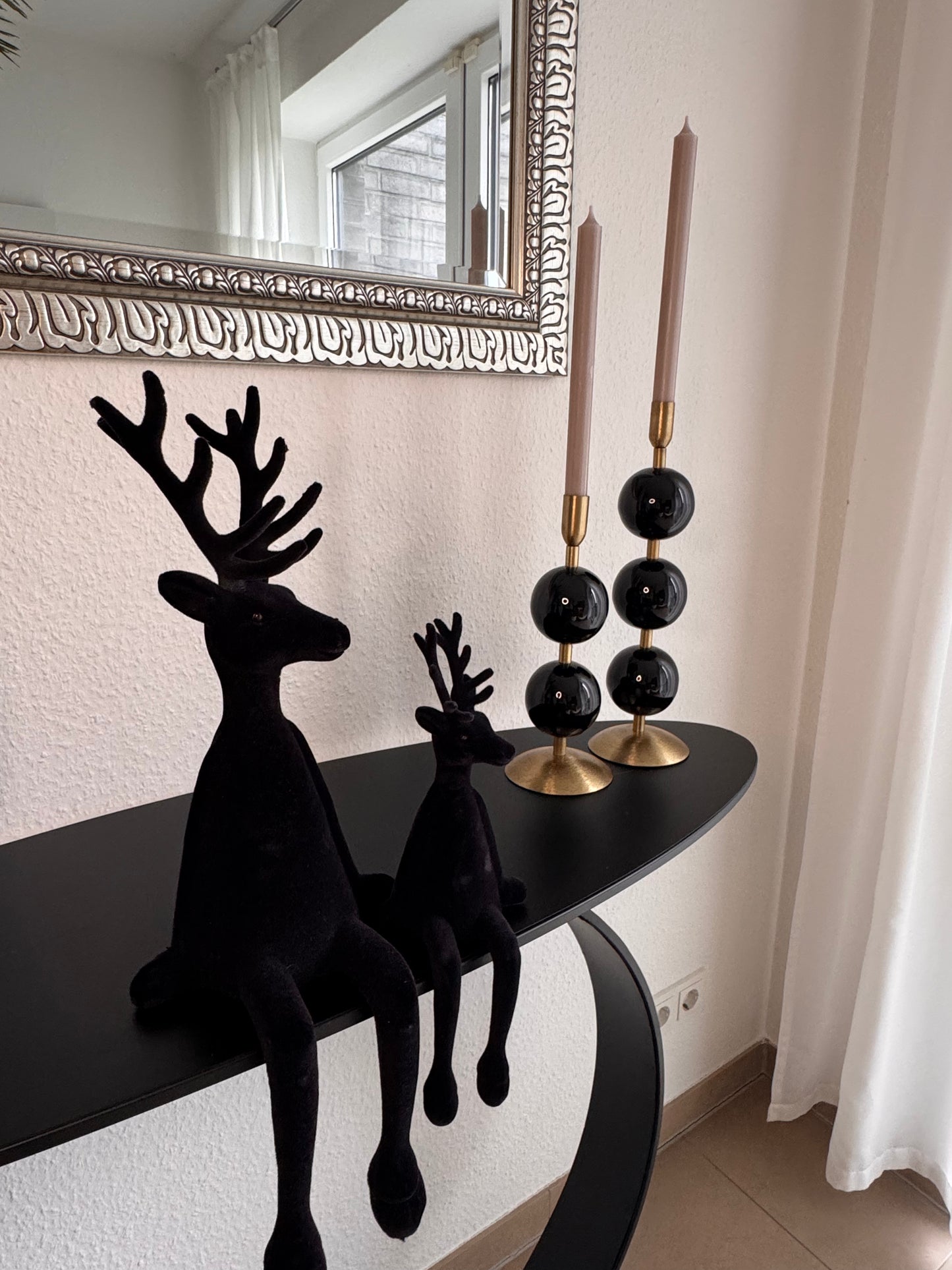 Hirsch Kantenhocker in Schwarz beflockt 56 cm