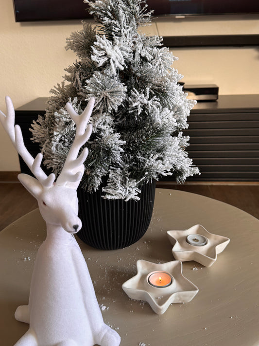 Hirsch Kantenhocker in Weiß beflockt 56 cm