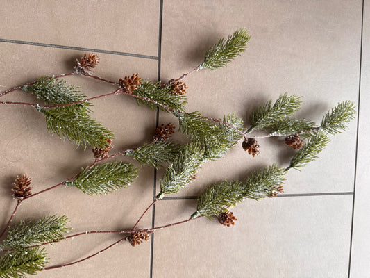 Tannenzweige für Dekoration mit Zapfen 109 cm Länge