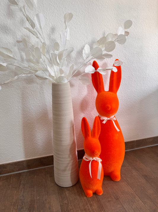 Osterhase stehend beflockt in Orange 40 cm von H.U.Scheulen