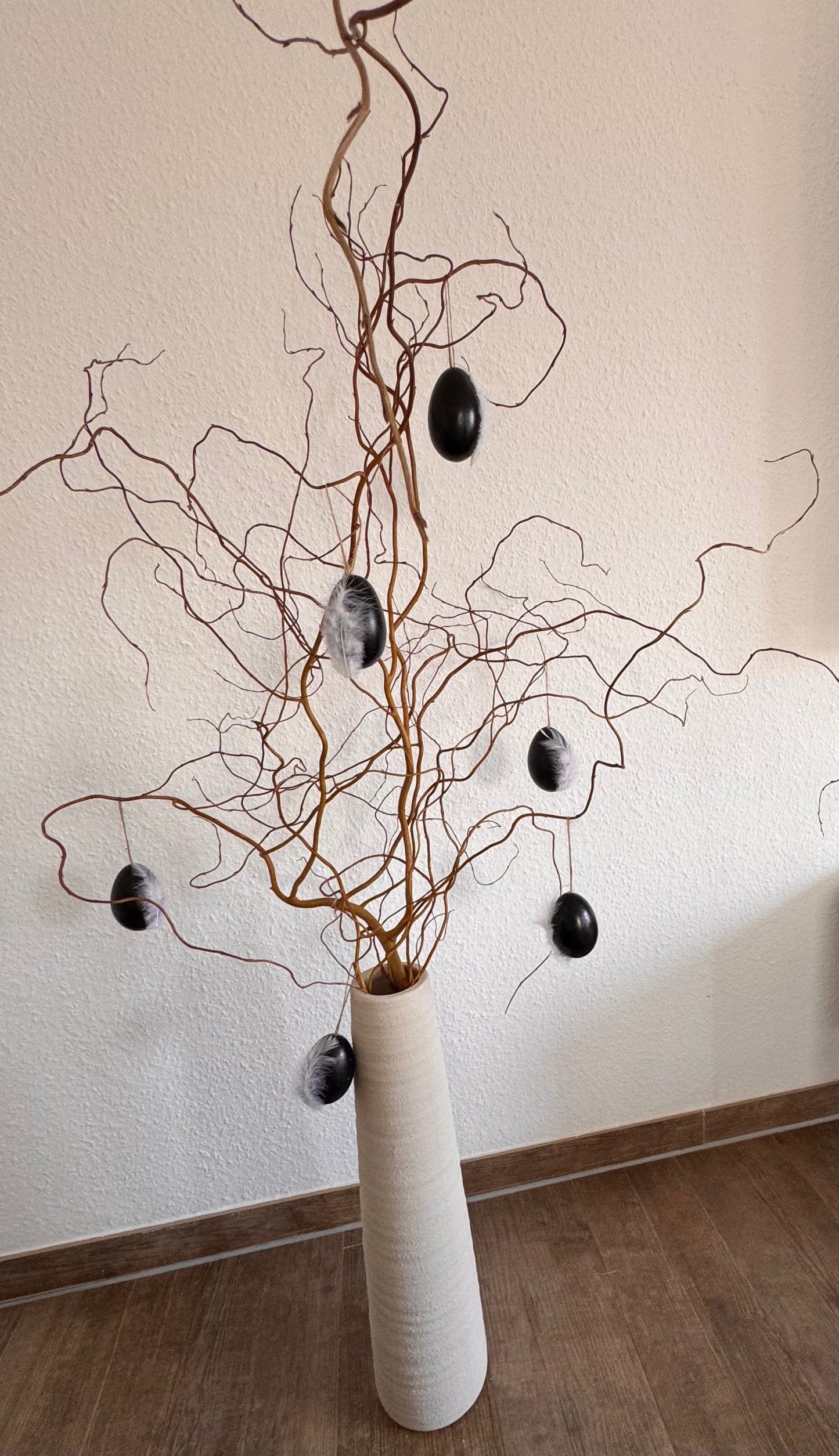 Deko-Ostereier schwarz matt mit Feder 6er Set von Exner