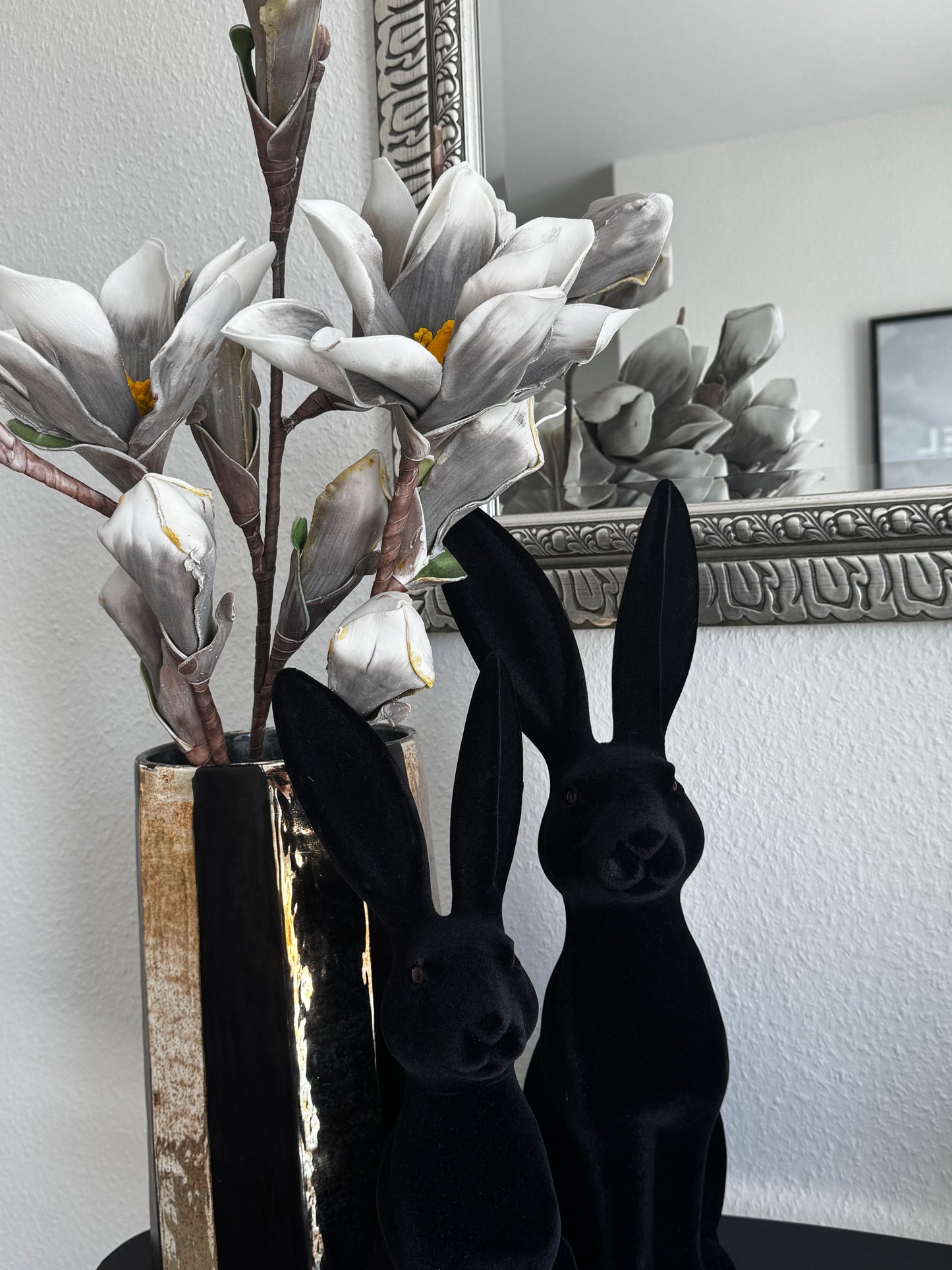 Deko Hase stehend beflockt in Schwarz 40 cm von H.U.Scheulen
