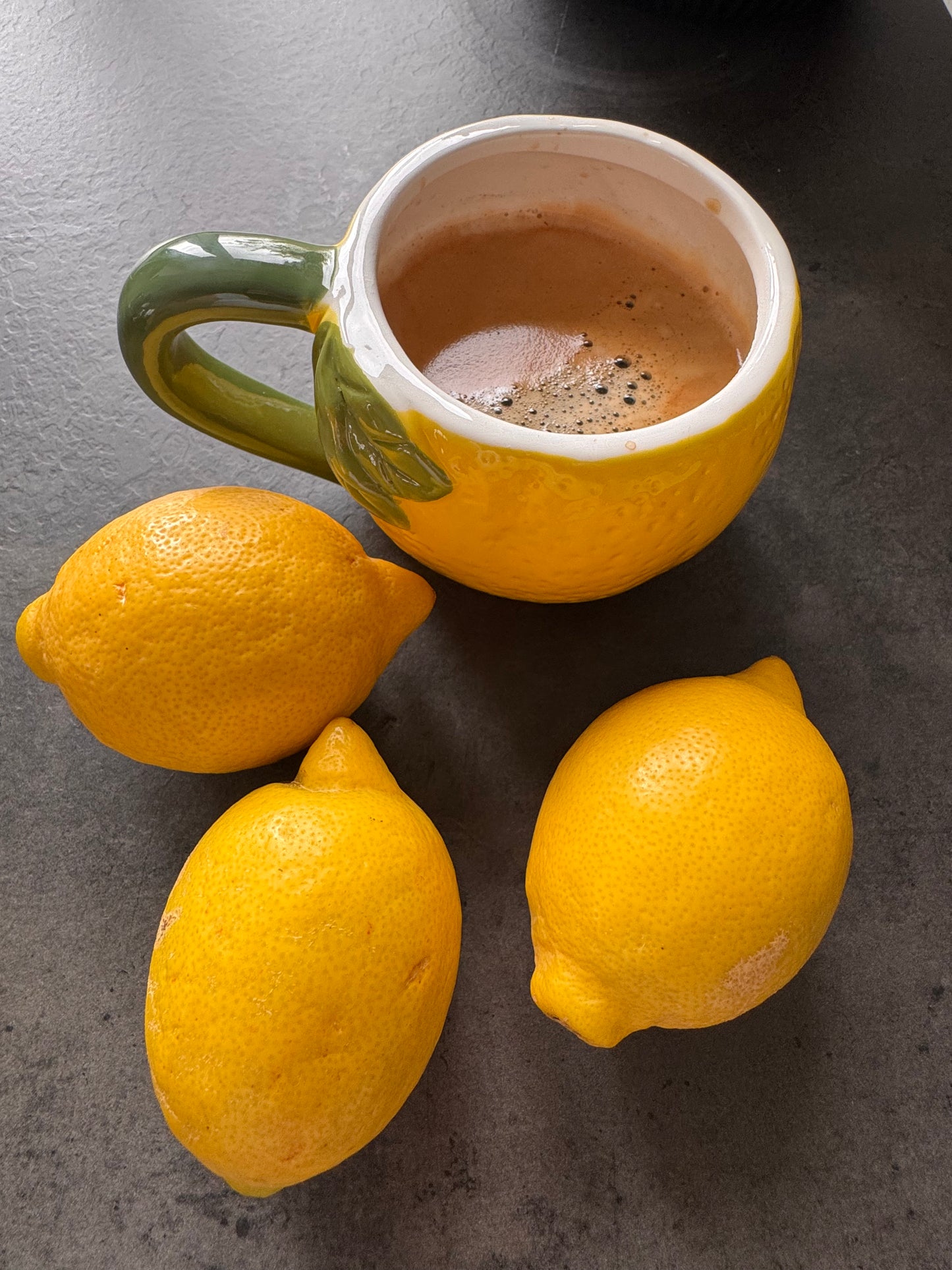Becher Zitronen Motiv