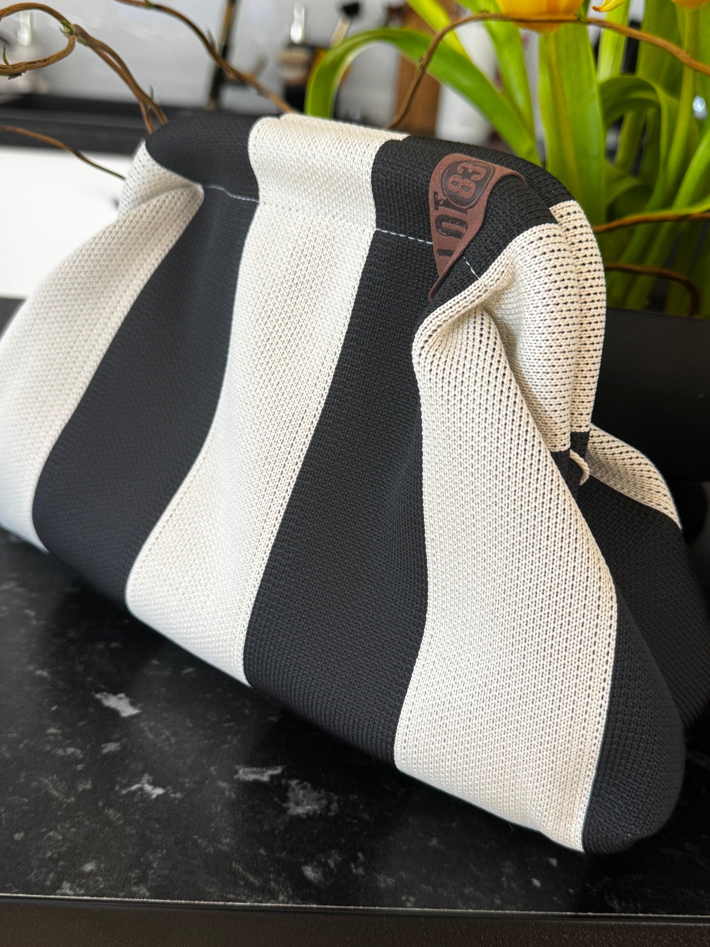 LOT83 Modische Clutch/ Organizer in Beige/Schwarz