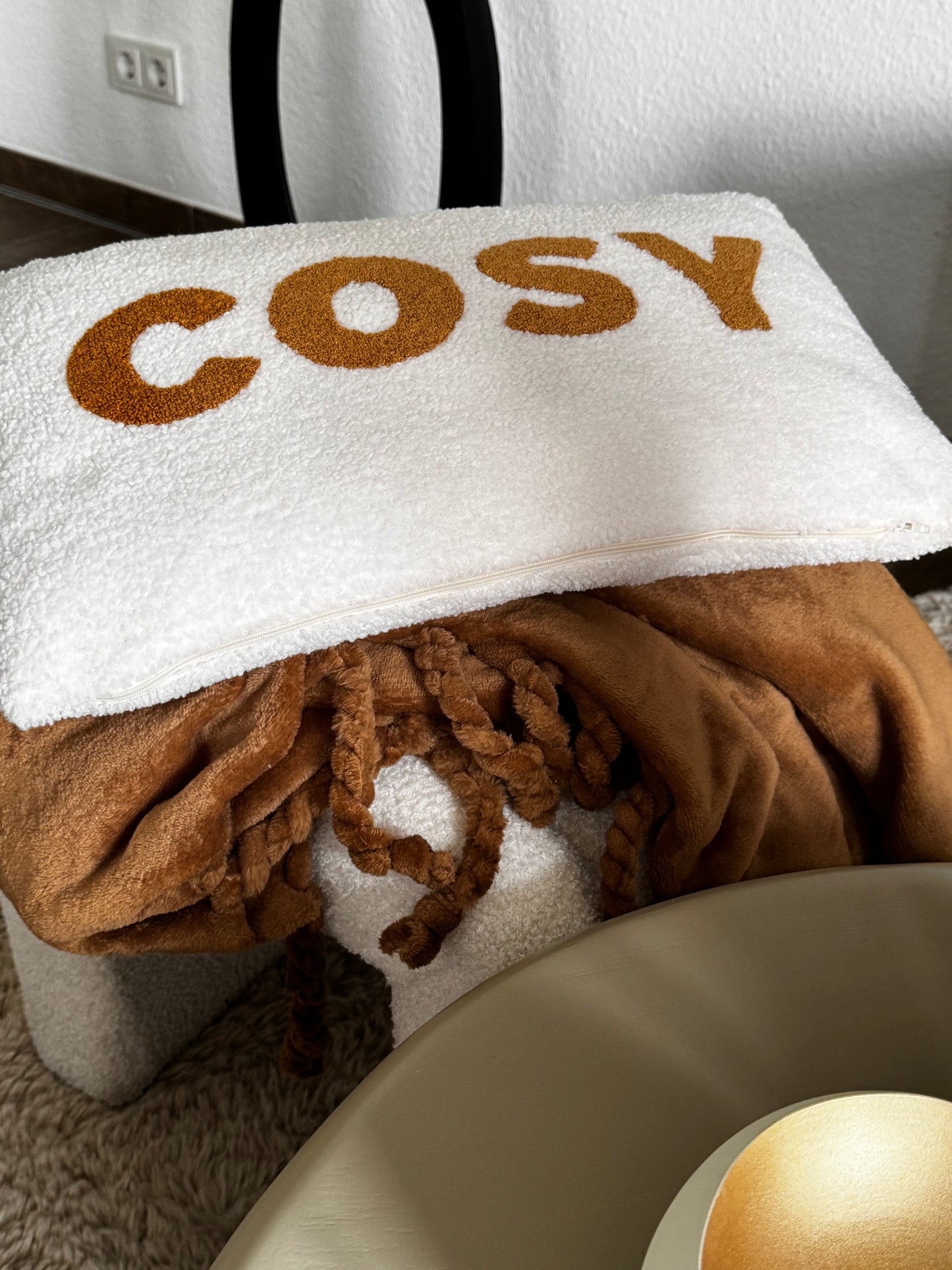 Wohnkissen "Cosy"- in Cremeweiß/Braun Bouclé Optik 50 x 30 cm