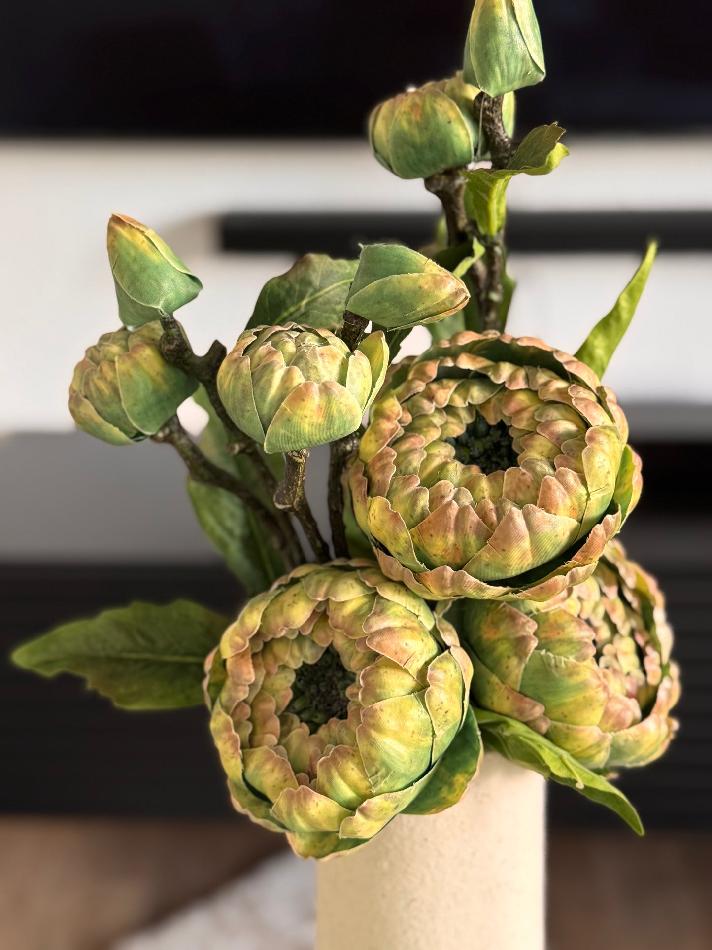 Künstliche Artischocke - realistischer Blickfang für stilvolle Dekoration