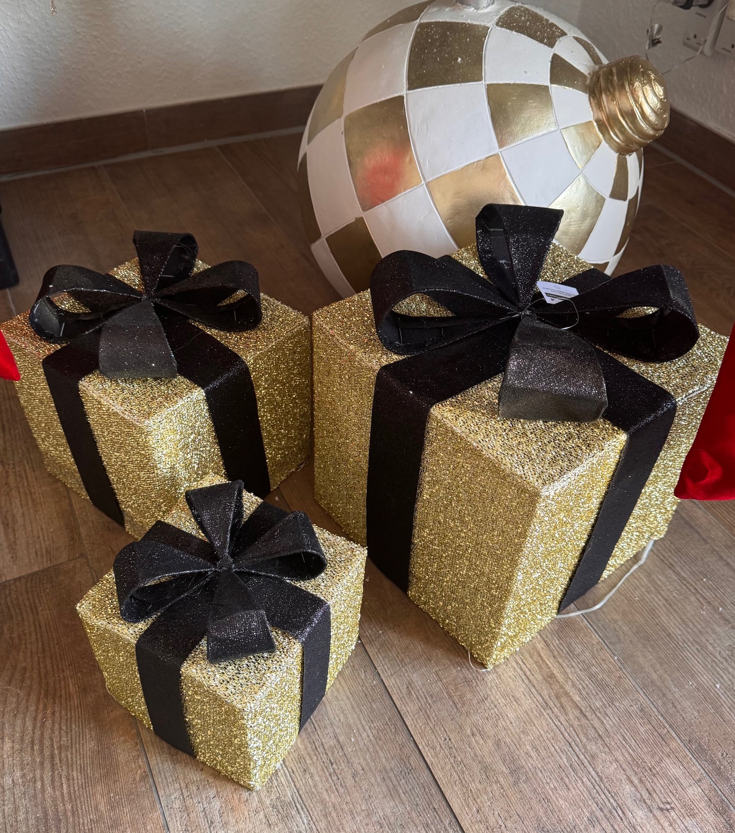 LED Deko Geschenkboxen " Gold Edition" 3er Set mit schwarzer Schleife