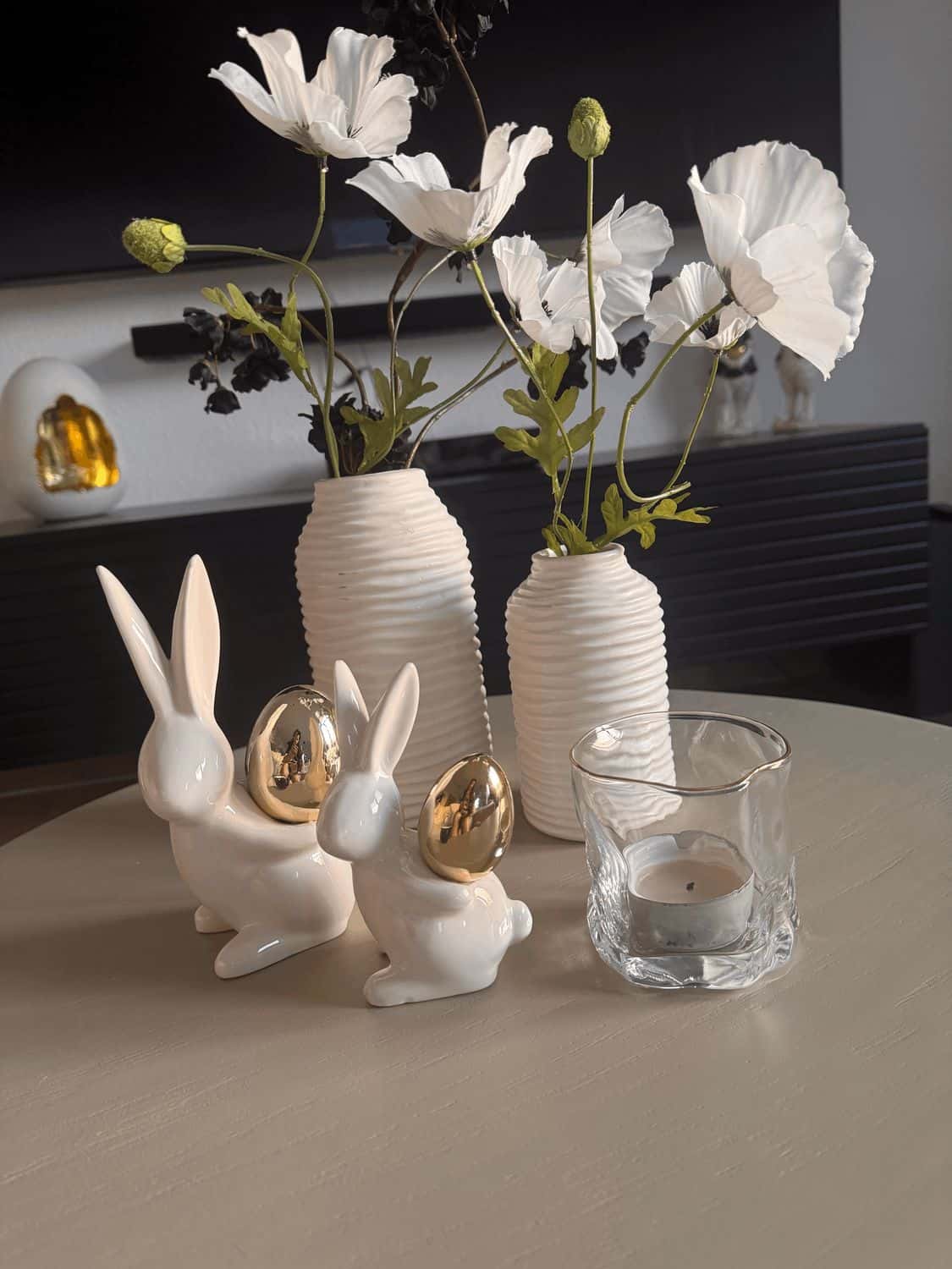 Dekorativer Hase mit Ei Carlo 17 cm