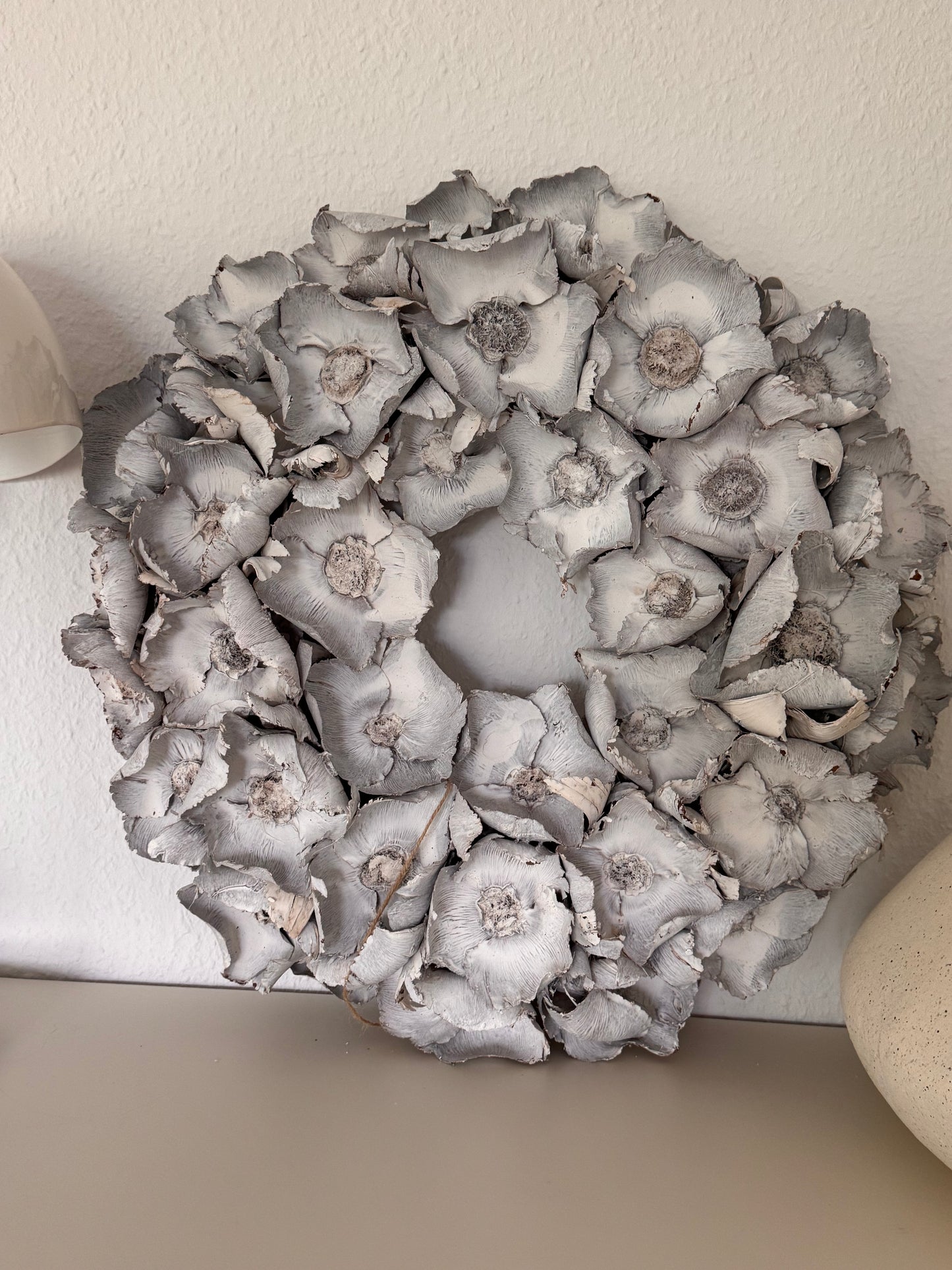 Dekorativer Palmblüten-Kranz in Weiß Ø 55 cm von Couronne