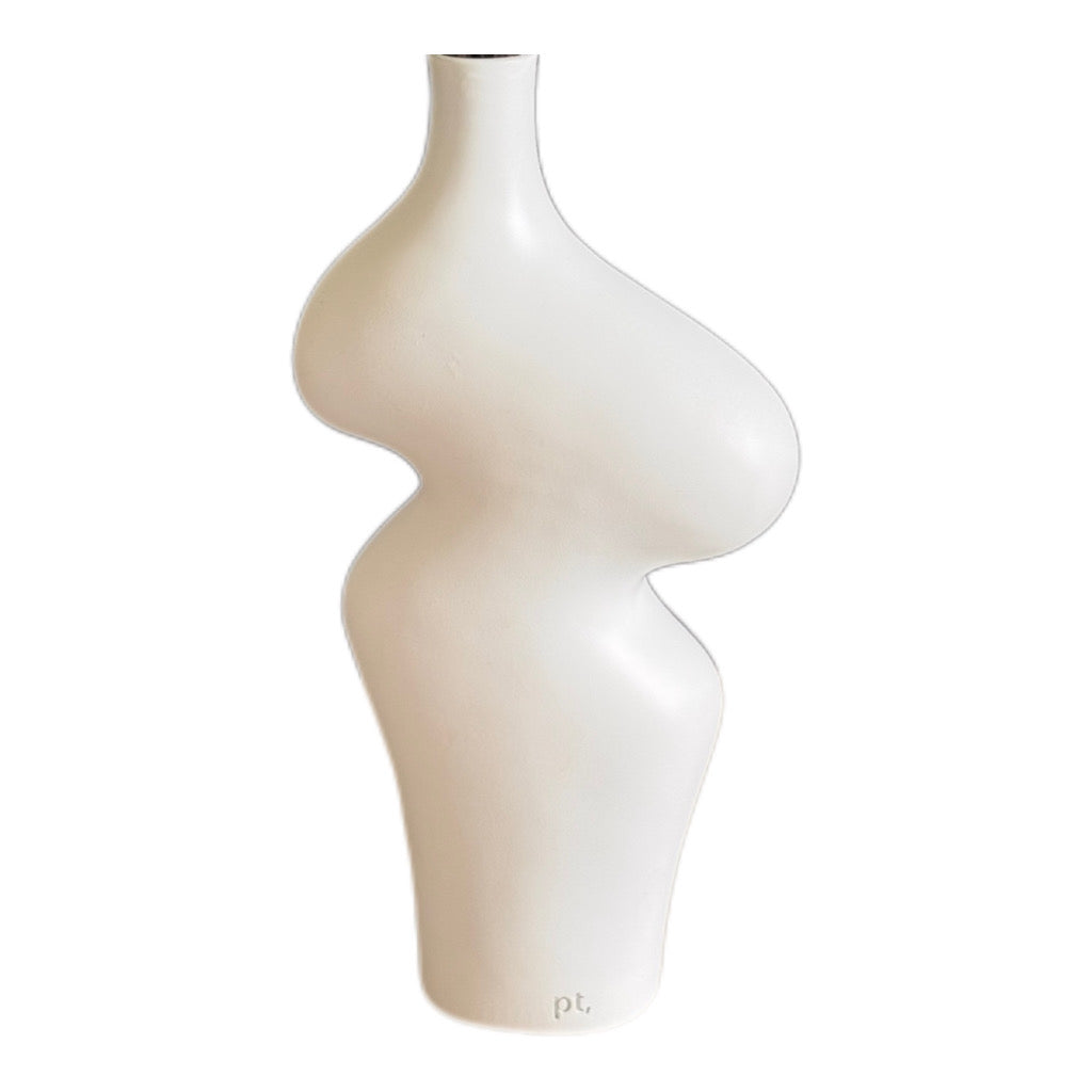 Blumenvase in abstrakter Form in Weiß von Present Time