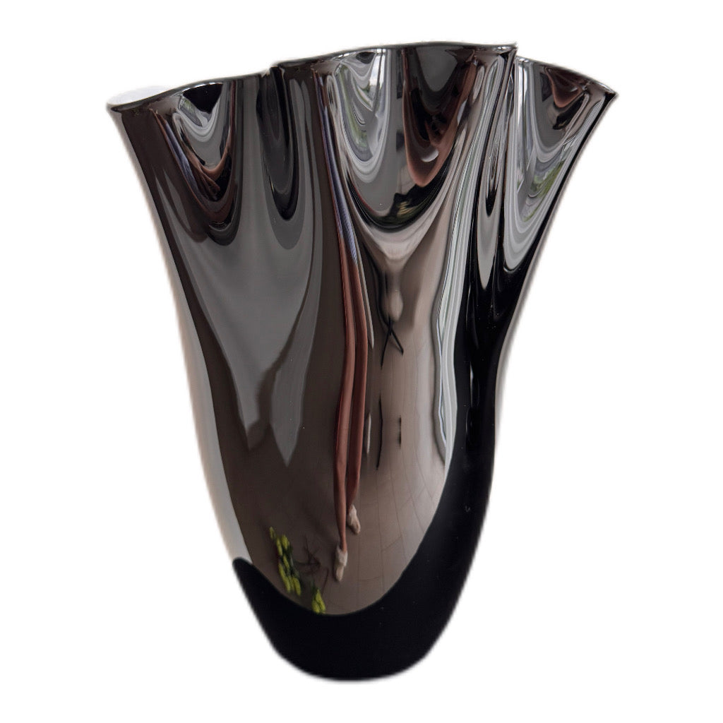 Elegante Glasblumenvase mit glänzender Oberfläche