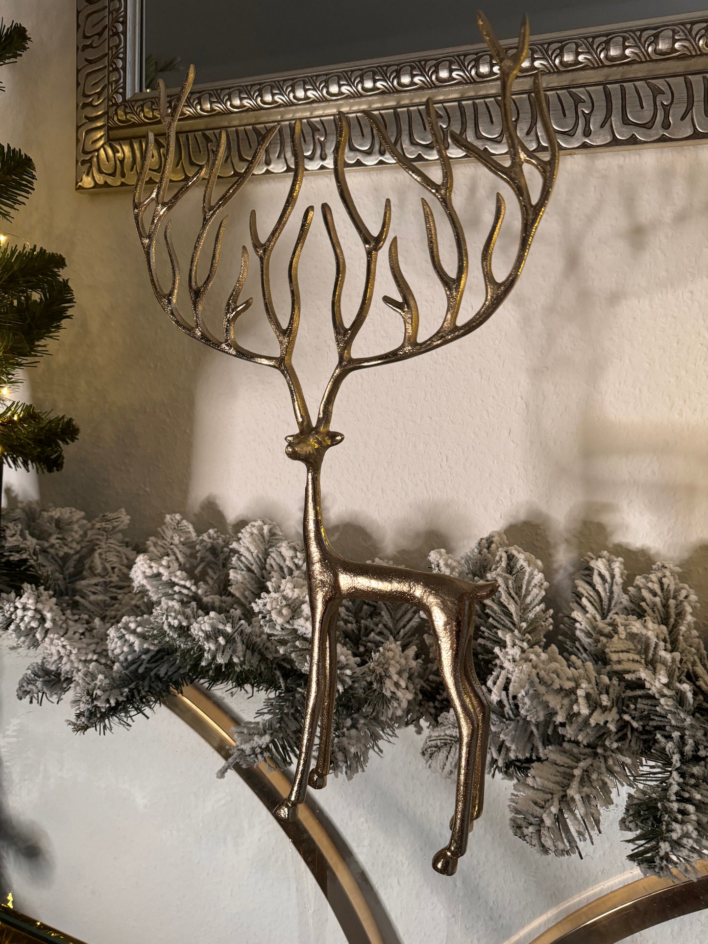 Eleganter Hirsch in Gold mit außergewönlichen Geweih 48 cm