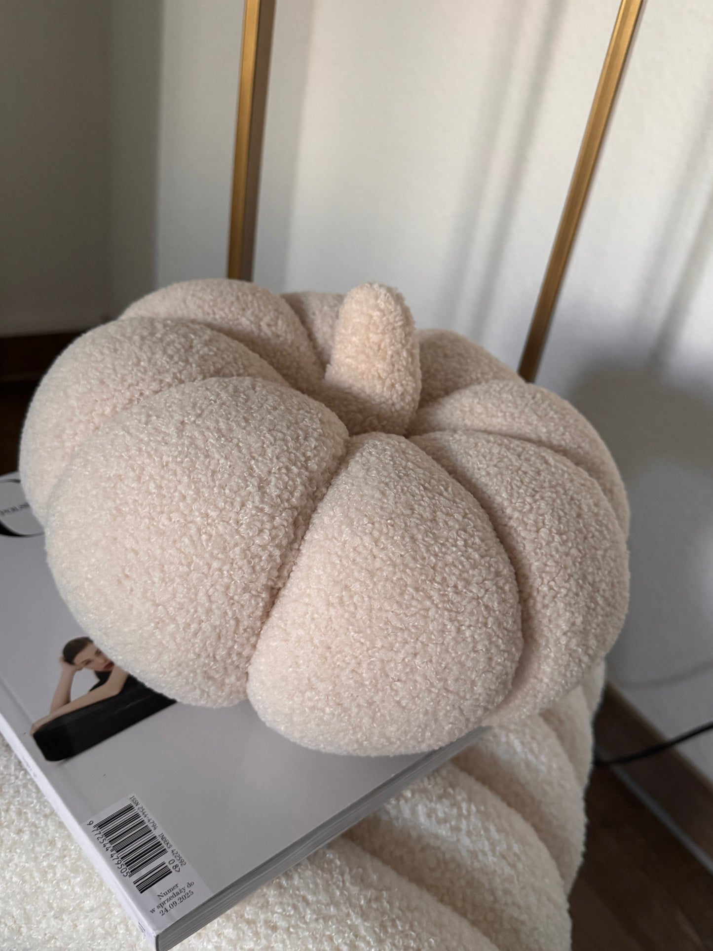 Kissen Kürbis Dans von Exner weiß