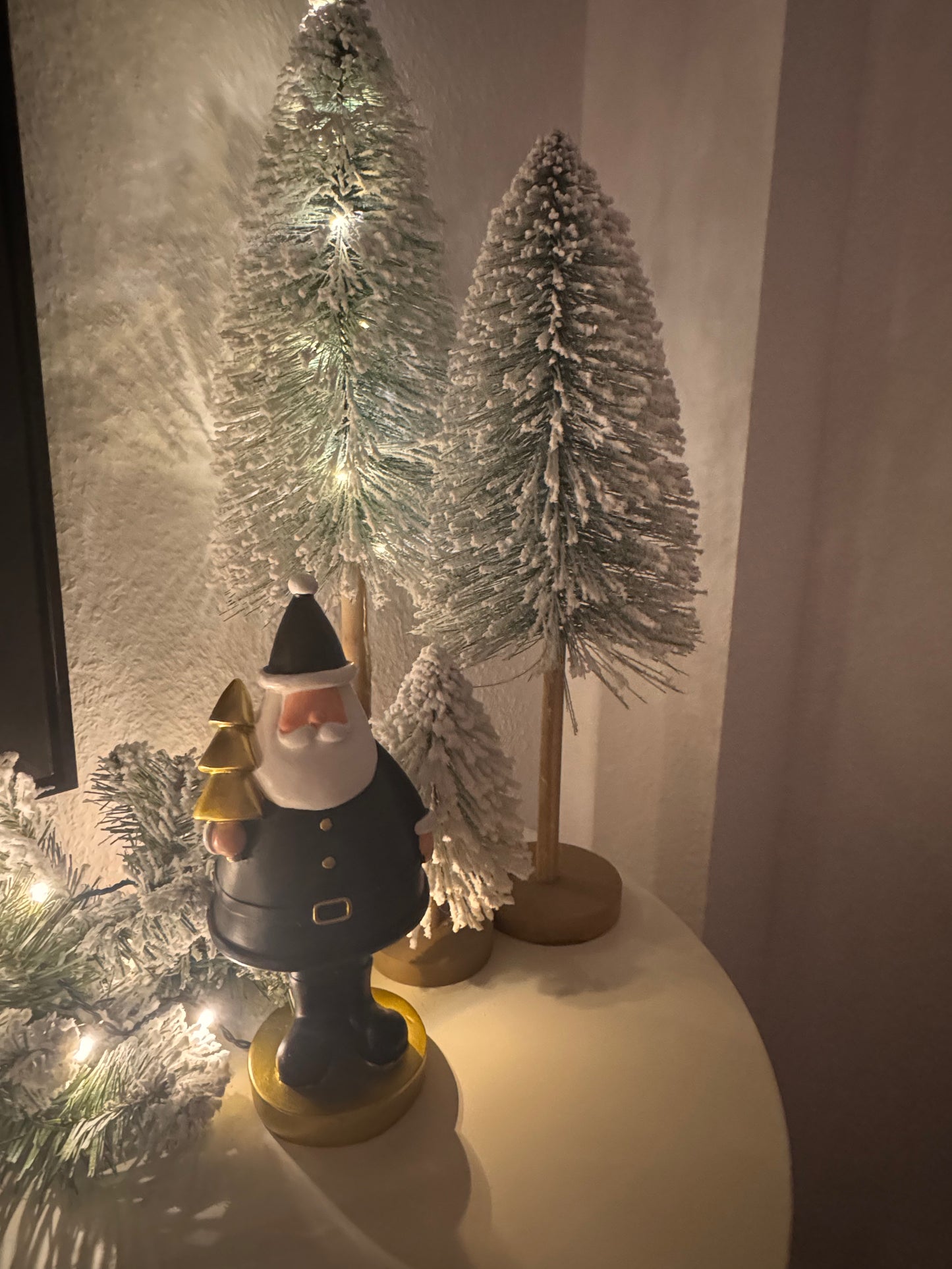 Santa Lilian in Schwarz von Exner 11 x 10 x 25 cm