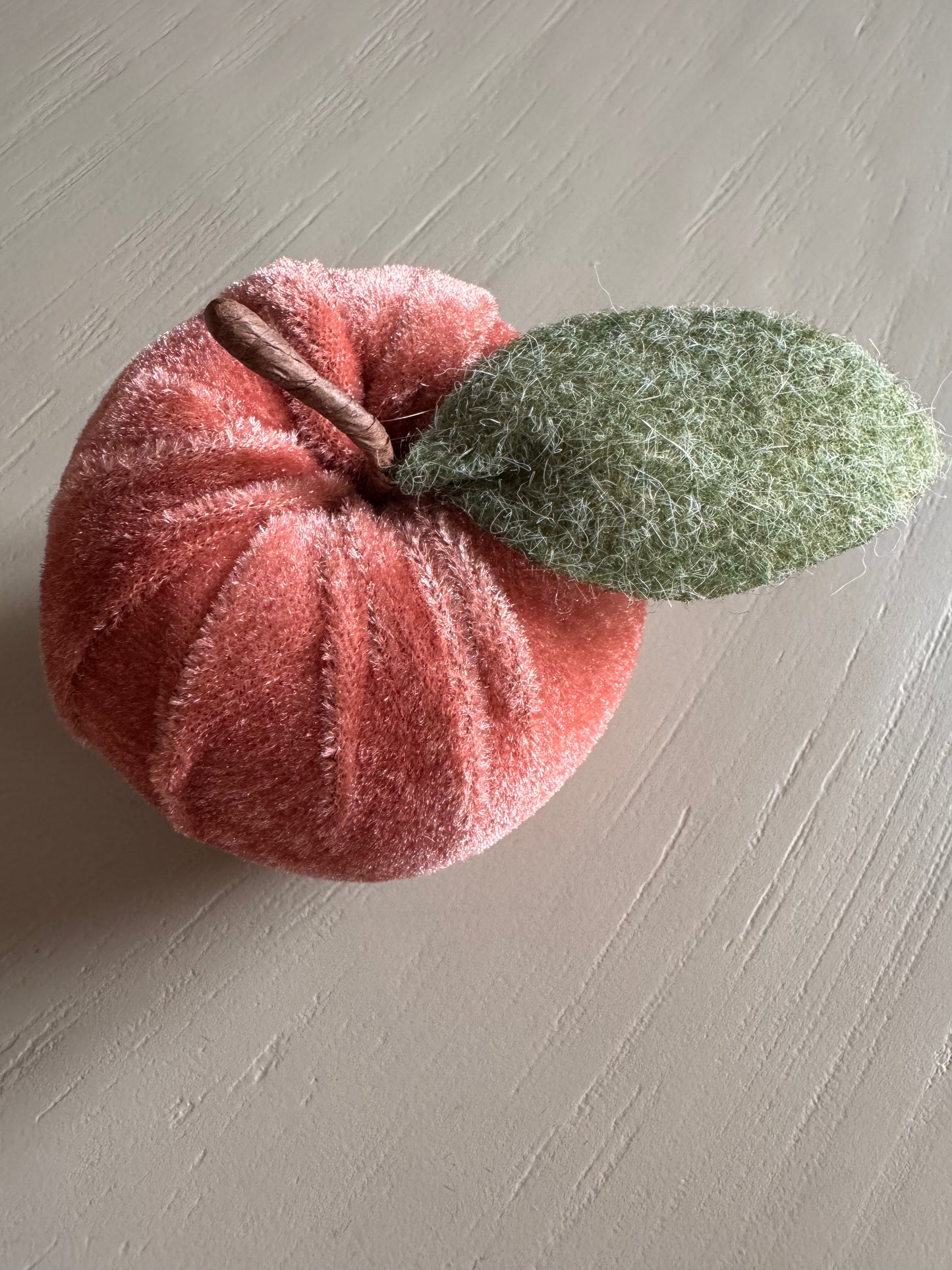 Samt Apfel  Lea warmrot 9 cm