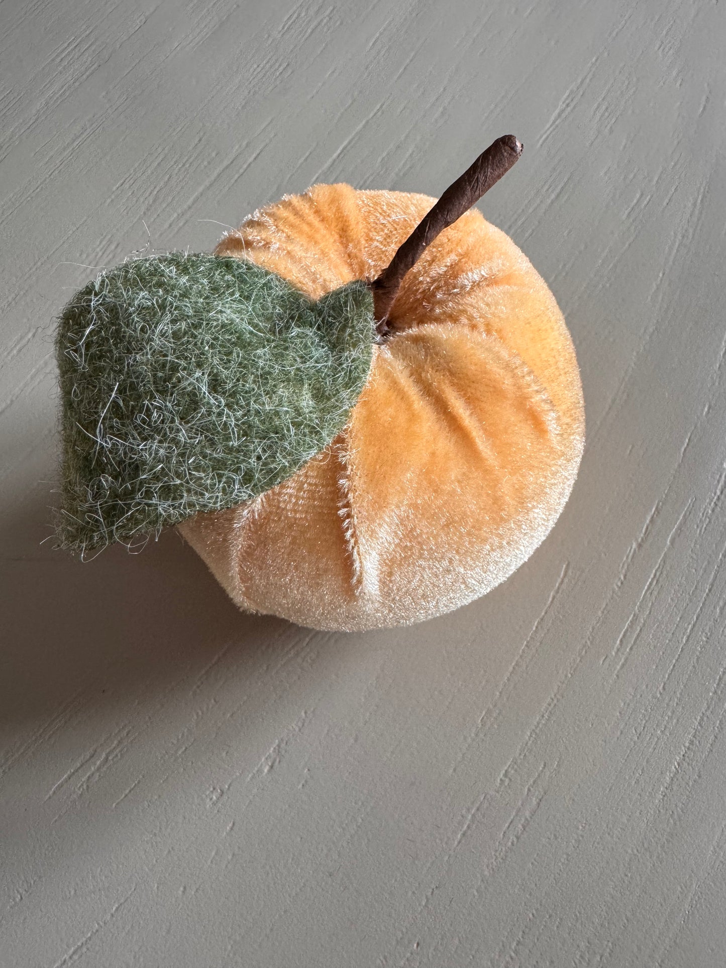 Samt Apfel  Lea warmgelb 9 cm