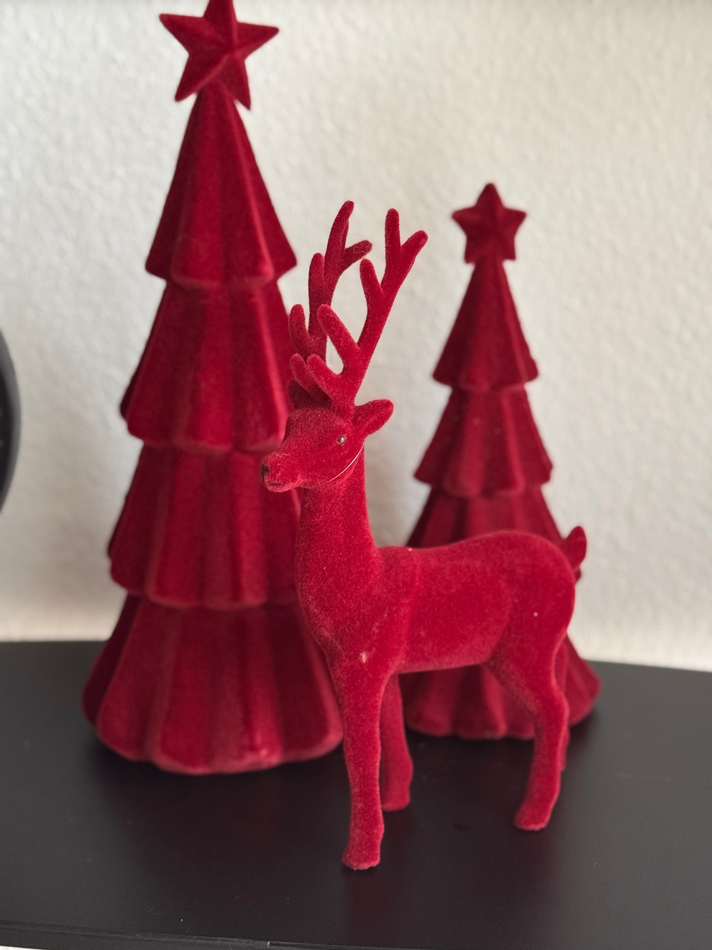 Hirsch stehend Bordeaux  Burgund beflockt 29 cm
