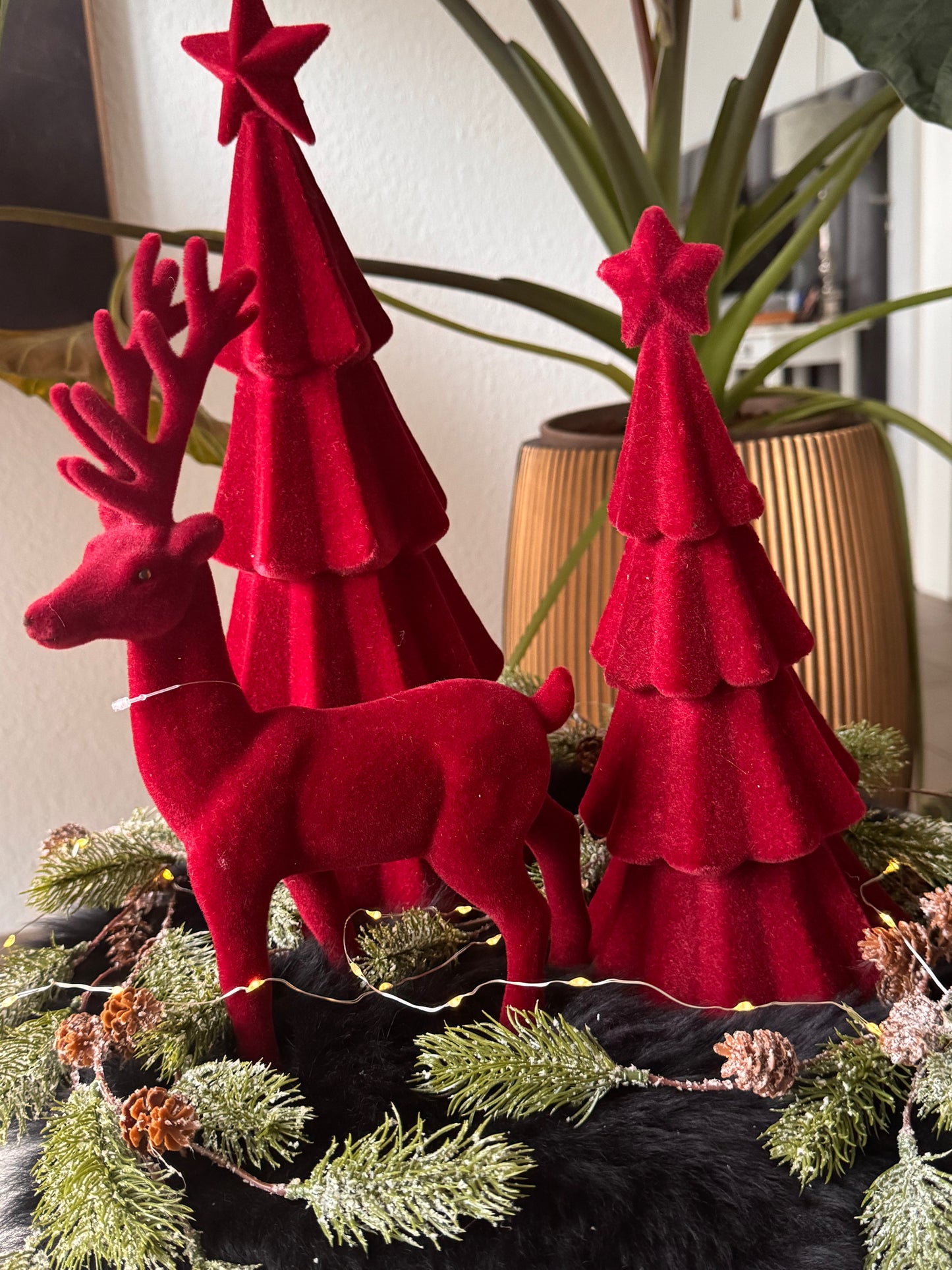 Hirsch stehend Bordeaux  Burgund beflockt 29 cm