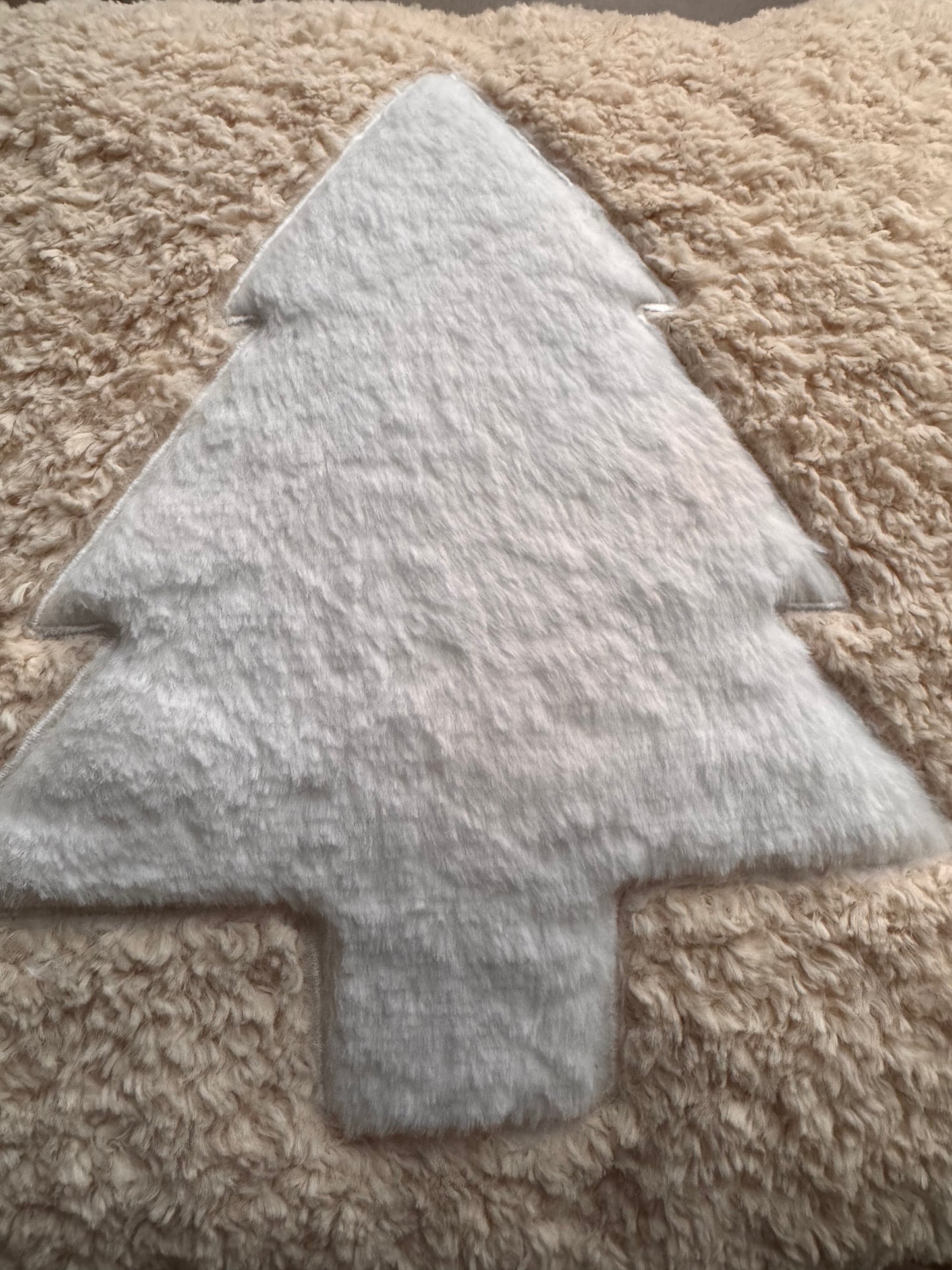 Weihnachtskissen mit Tannenbaum in  Beige 45 x 45 cm
