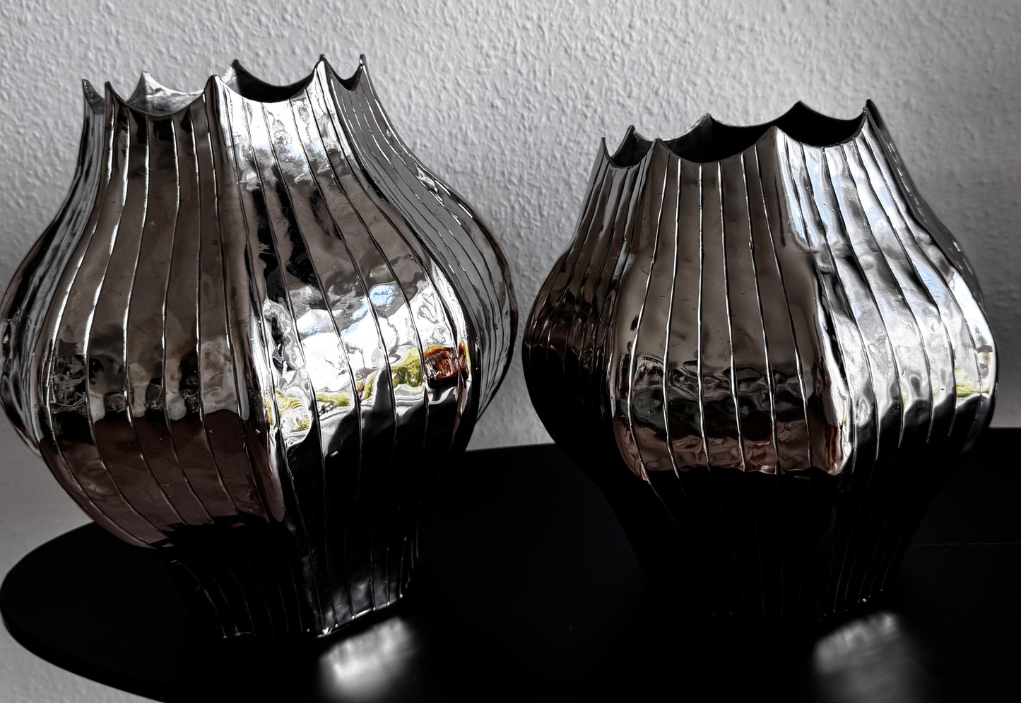 Colmore Blumenvase aus Aluminium Silber 29 × 29 × 27 cm