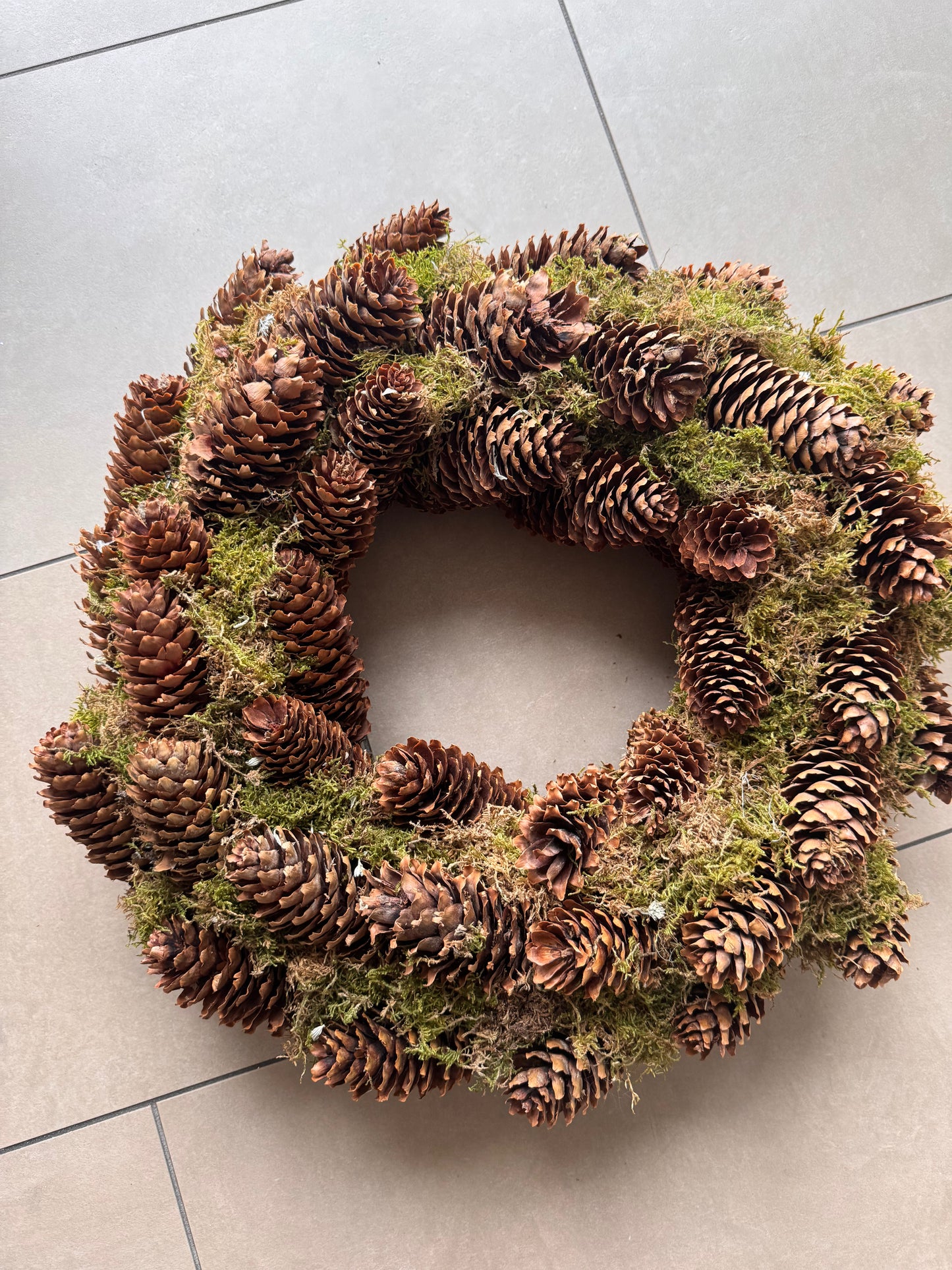 Mooskranz mit Tannenzapfen 40 cm von Couronne