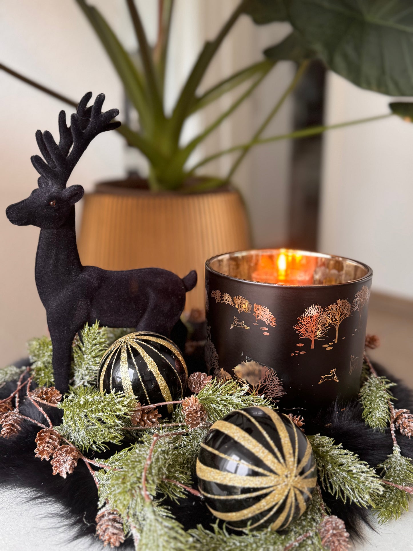 Hirsch geflockt stehend in Schwarz 29 cm