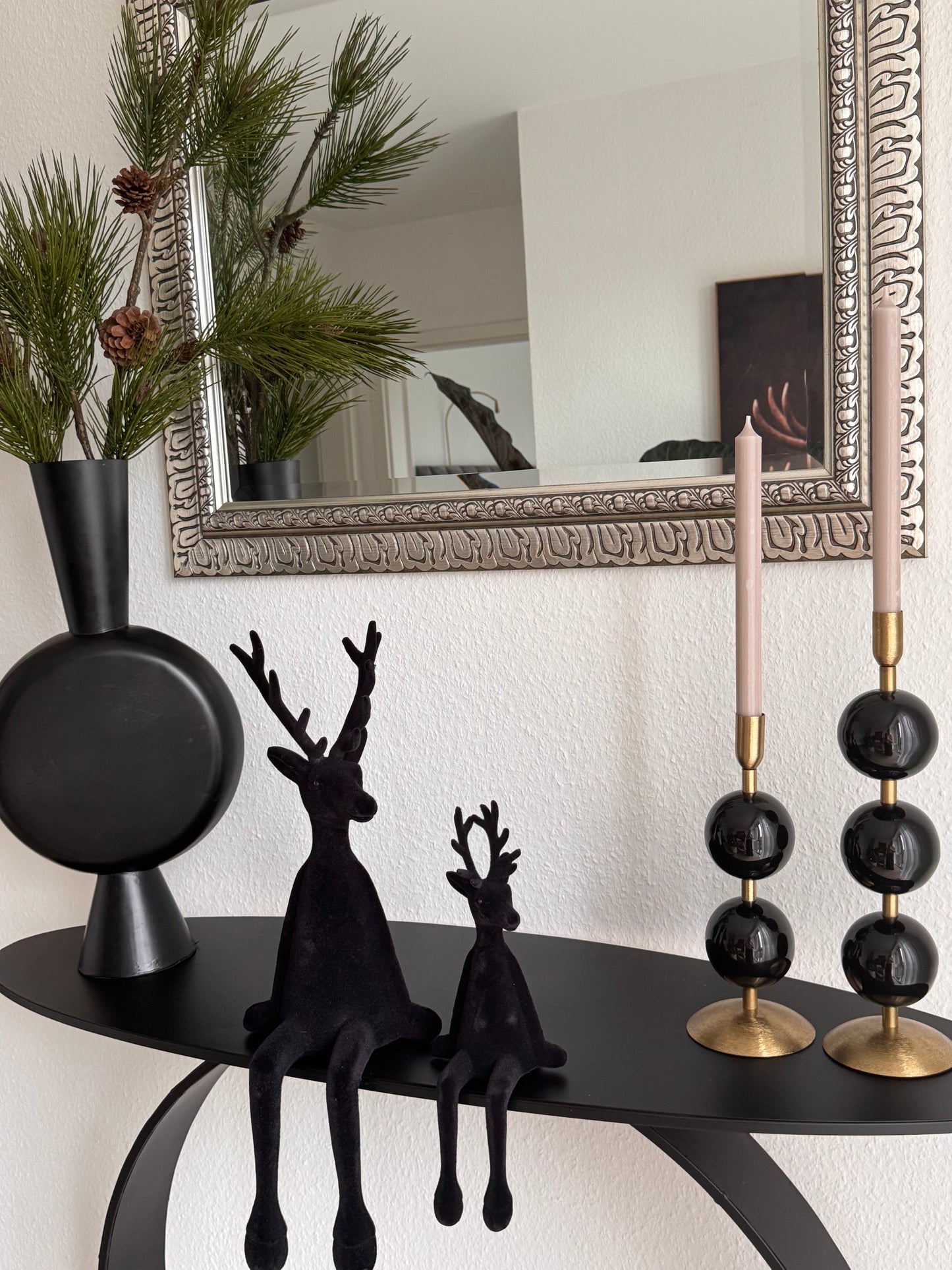 Hirsch Kantenhocker in Schwarz beflockt 56 cm