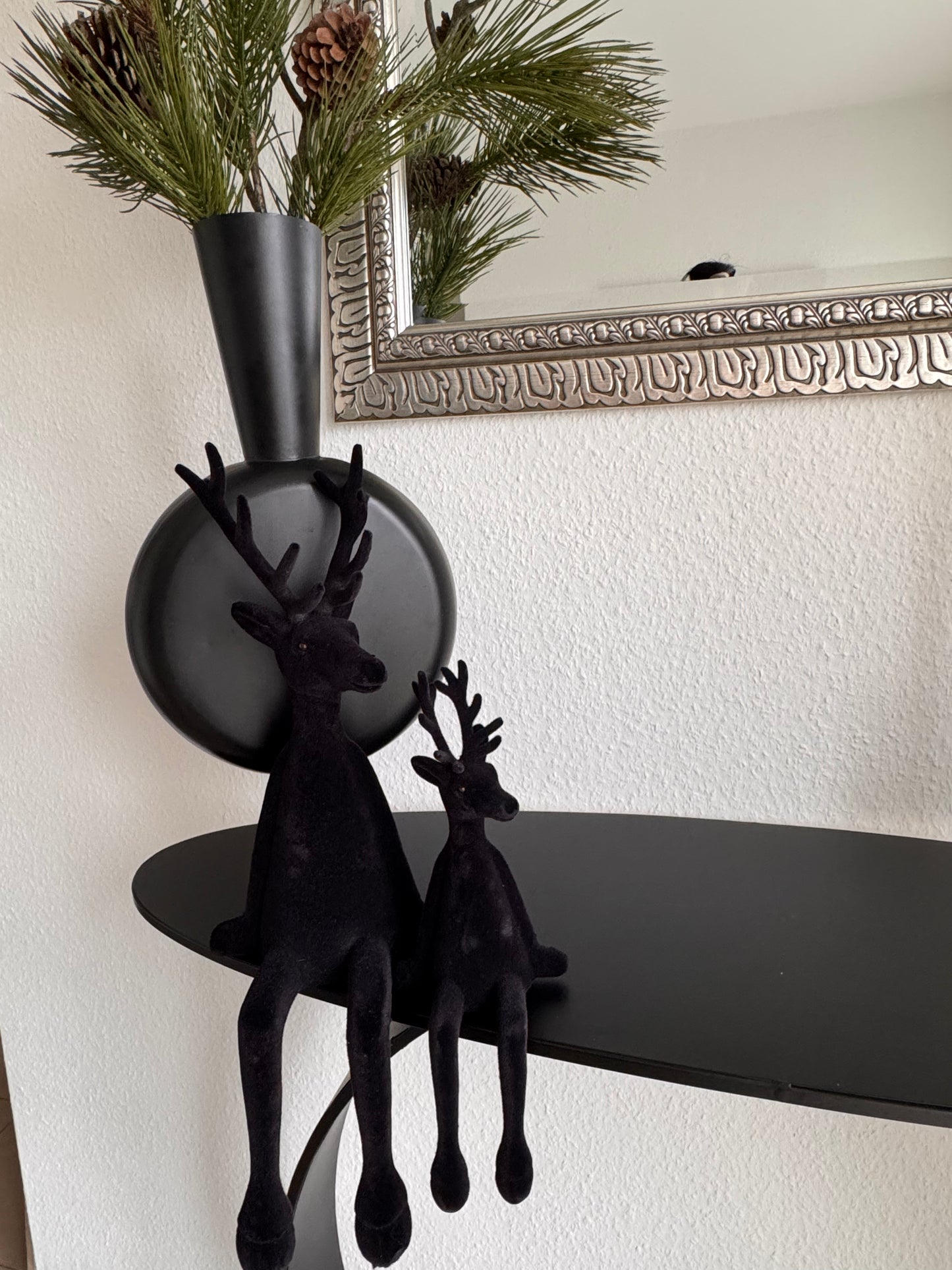 Hirsch Kantenhocker in Schwarz beflockt 56 cm