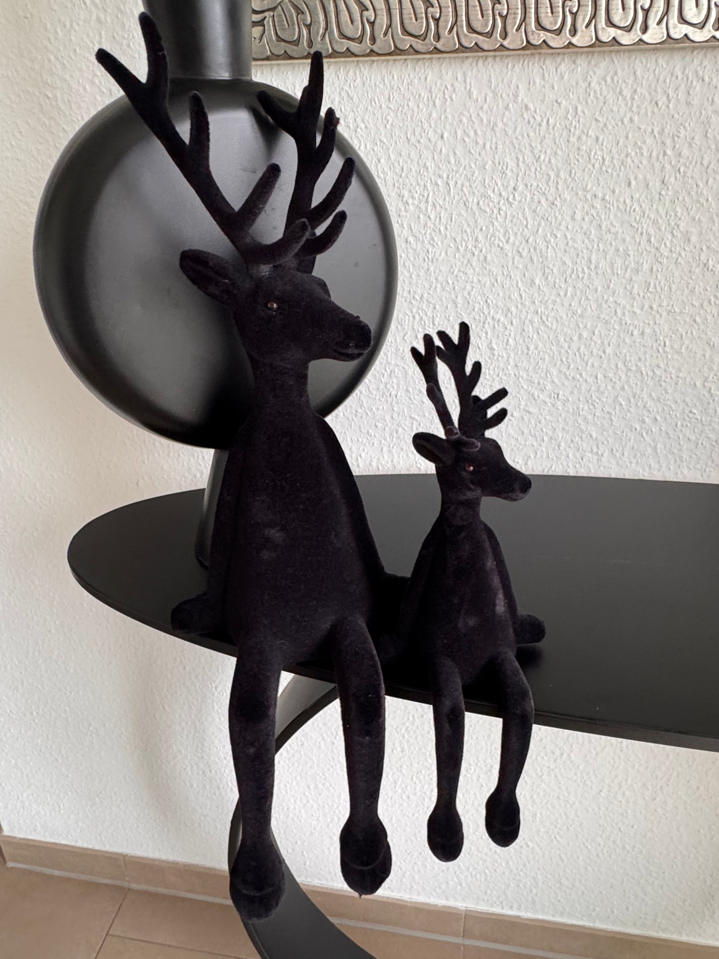 Hirsch Kantenhocker in Schwarz beflockt 56 cm