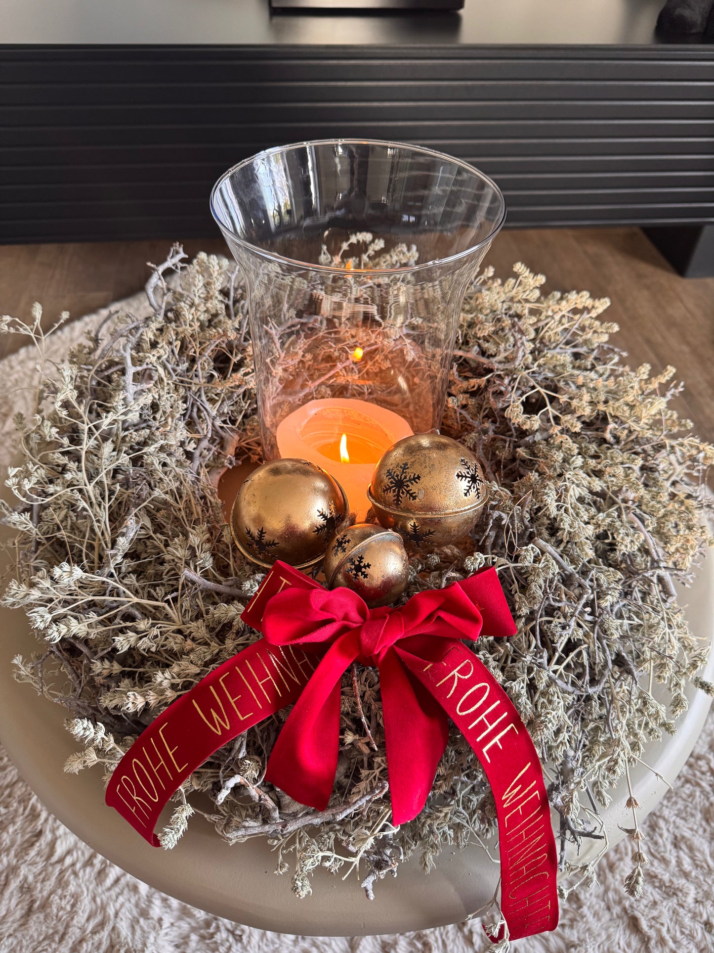 Metallkugel in Gold mit Schneeflockenmuster 8 cm von Sommerfield