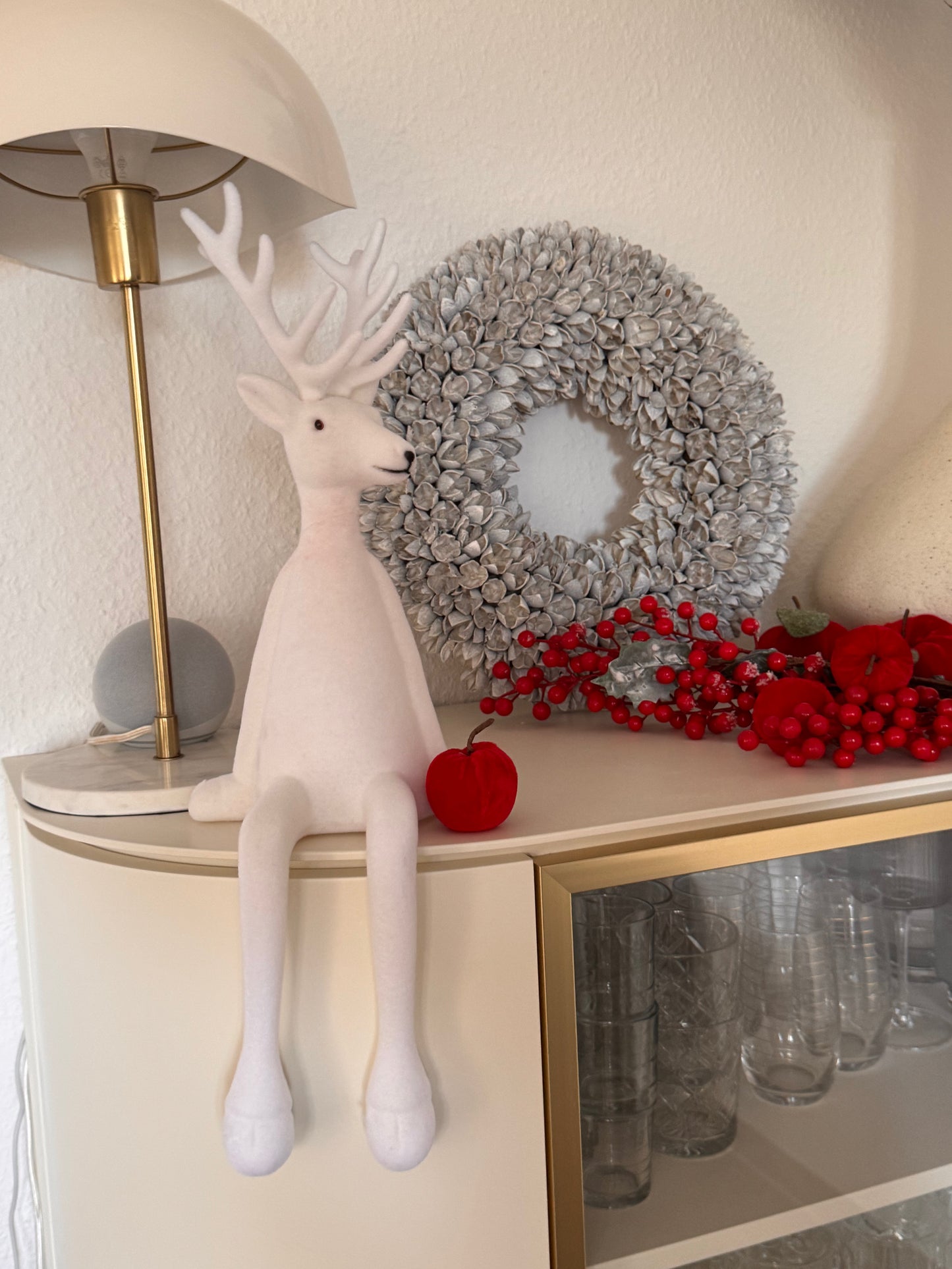 Hirsch Kantenhocker in Weiß beflockt 56 cm