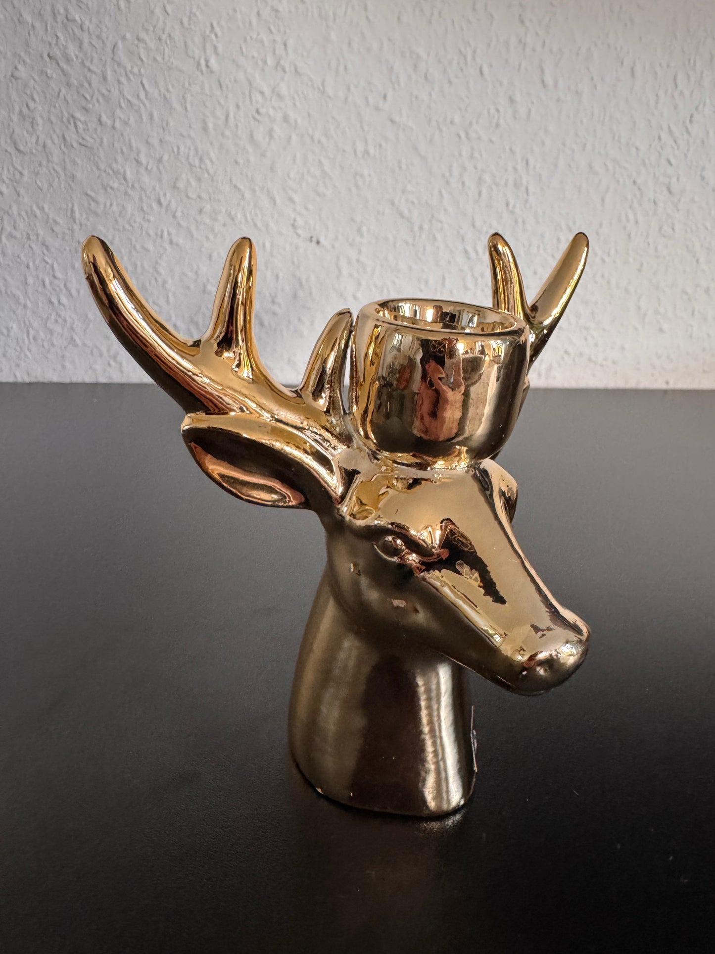 Kerzenhalter in Rentierform in Gold von Housevitamin