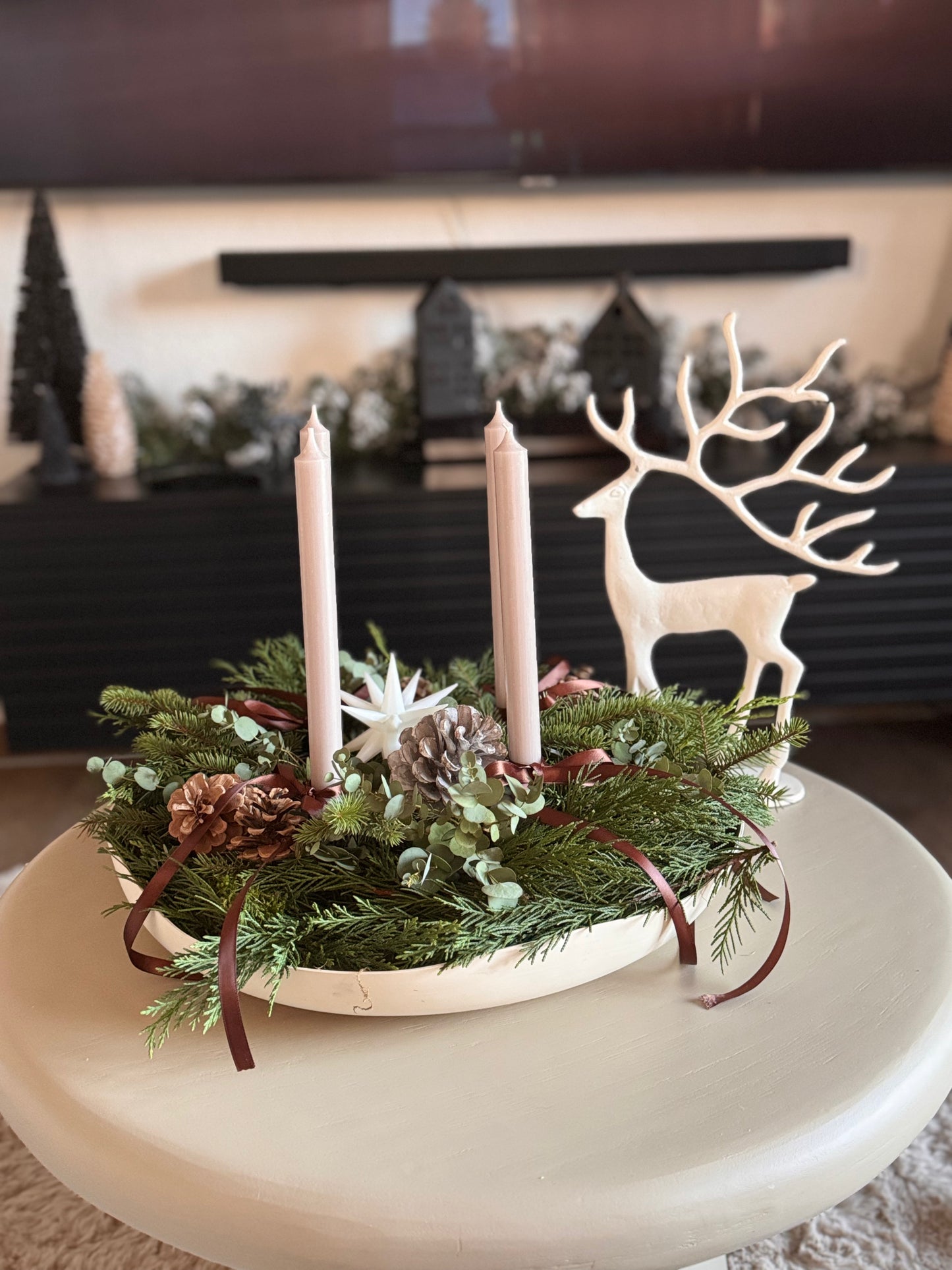 Eleganter Hirsch in Weiß mit außergewönlichen Geweih 39 cm von Exner