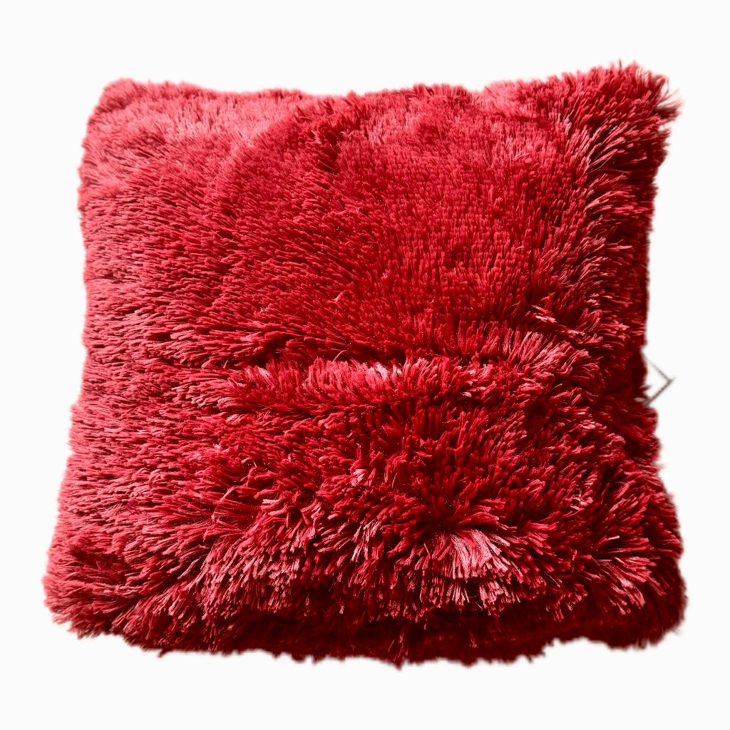 Wohnkissen Fluffy in Bordeaux Rot 45x45 cm von Dutch Decor