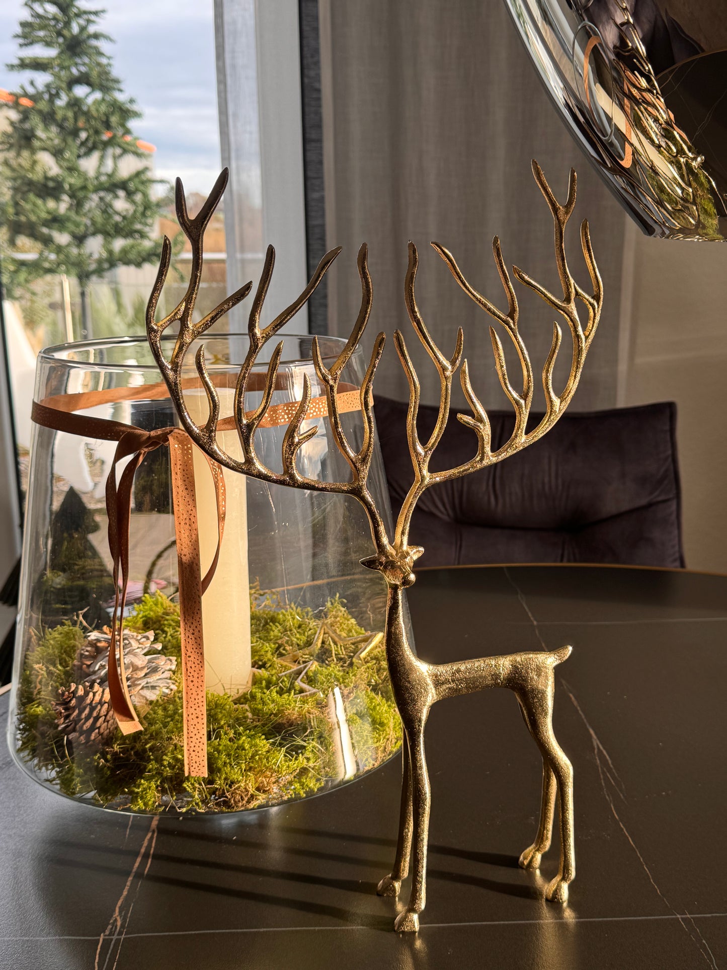 Eleganter Hirsch in Gold mit außergewönlichen Geweih 48 cm