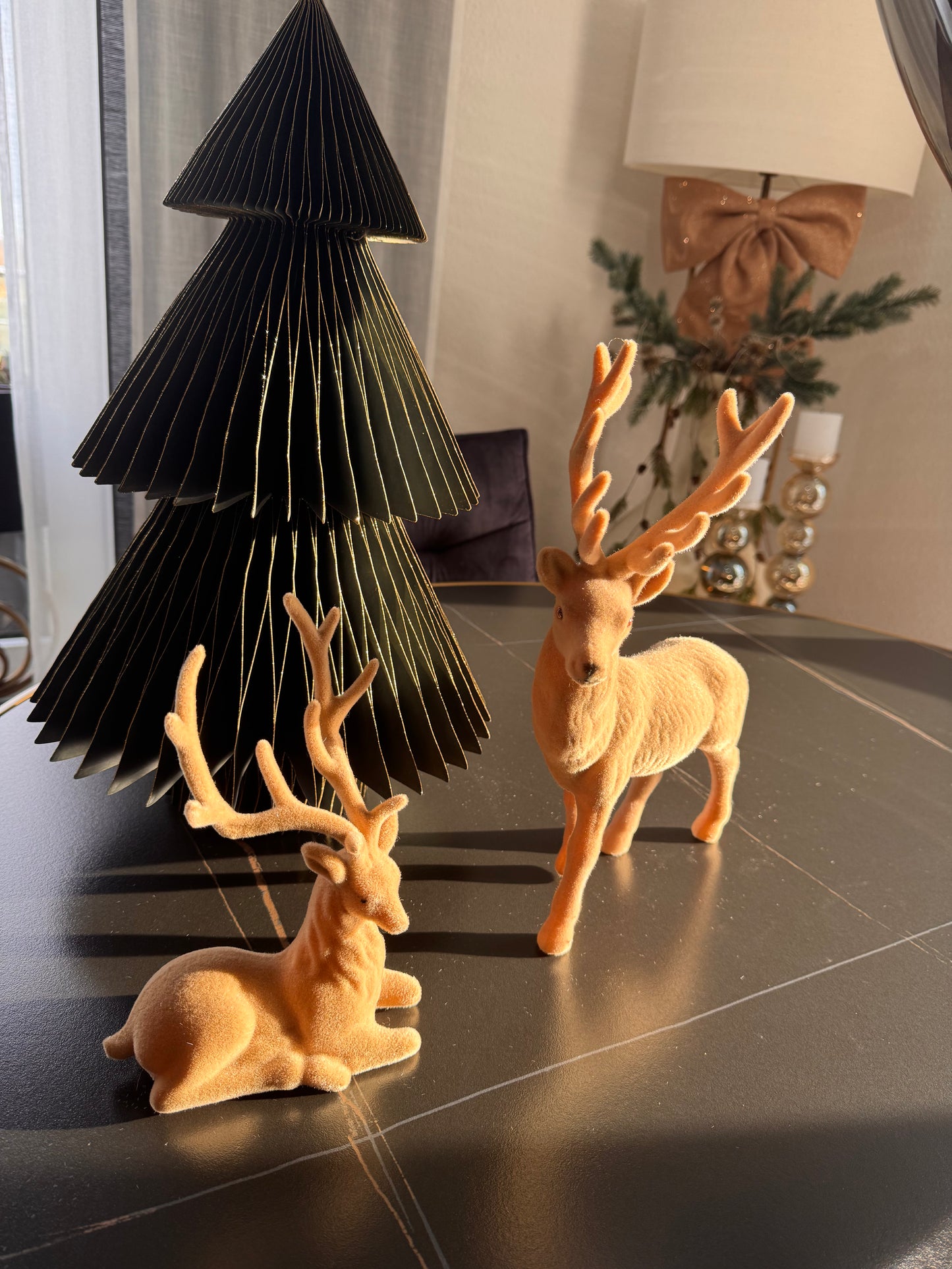 Hirsch stehend beflockt in Beige 33 cm