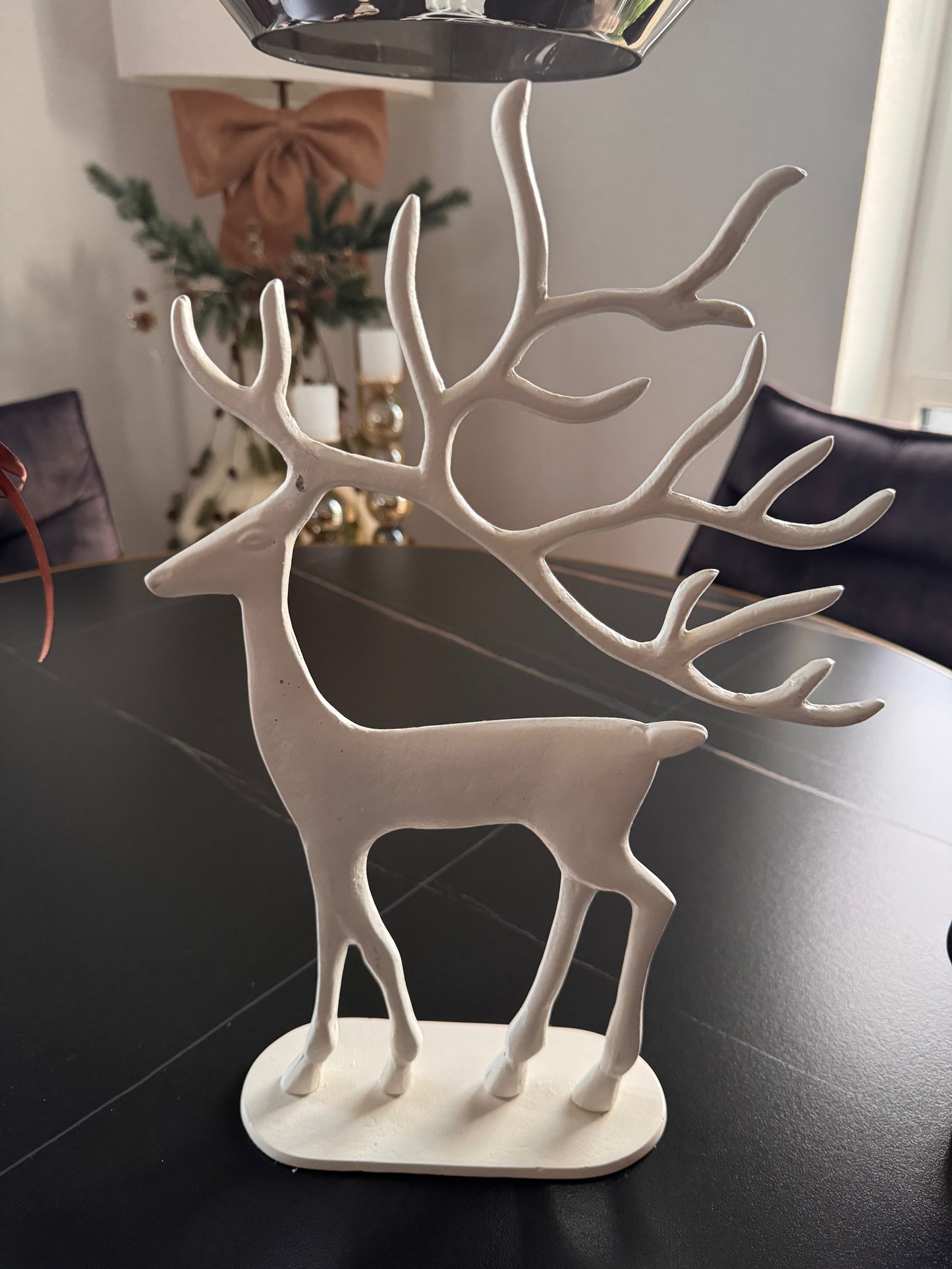 Eleganter Hirsch in Weiß mit außergewönlichen Geweih 39 cm von Exner