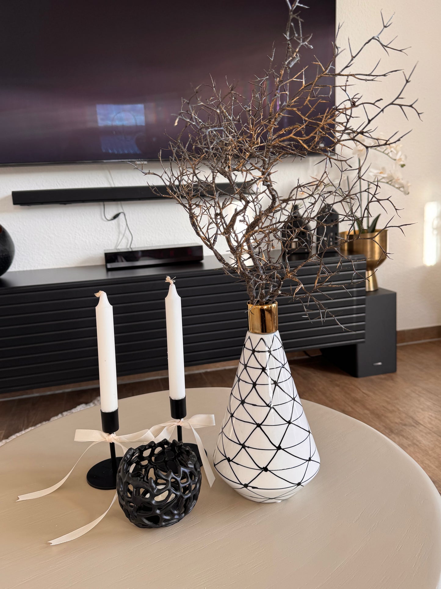 Kerzenhalter in Schwarz von Housevitamin