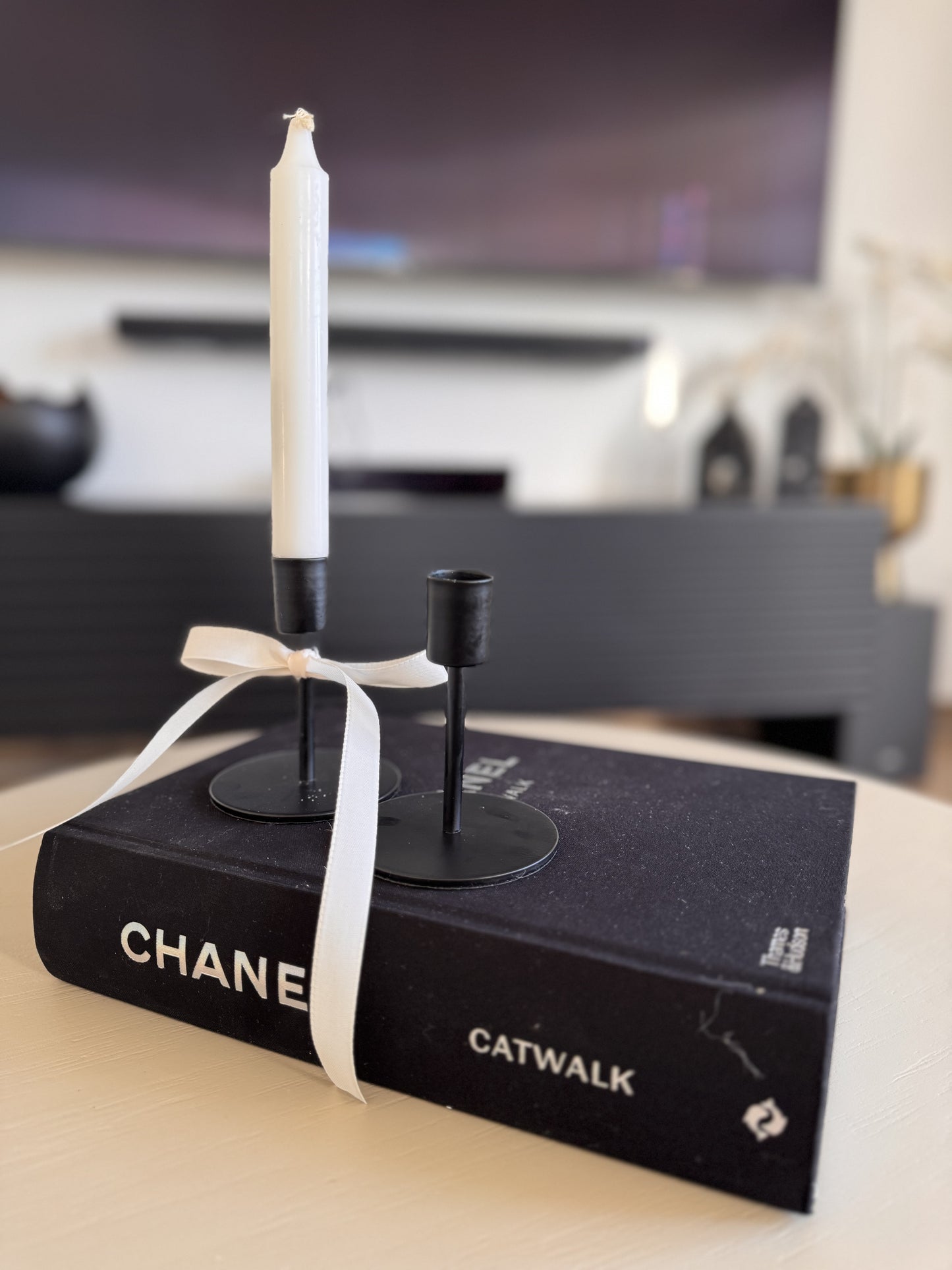 Kerzenhalter in Schwarz von Housevitamin