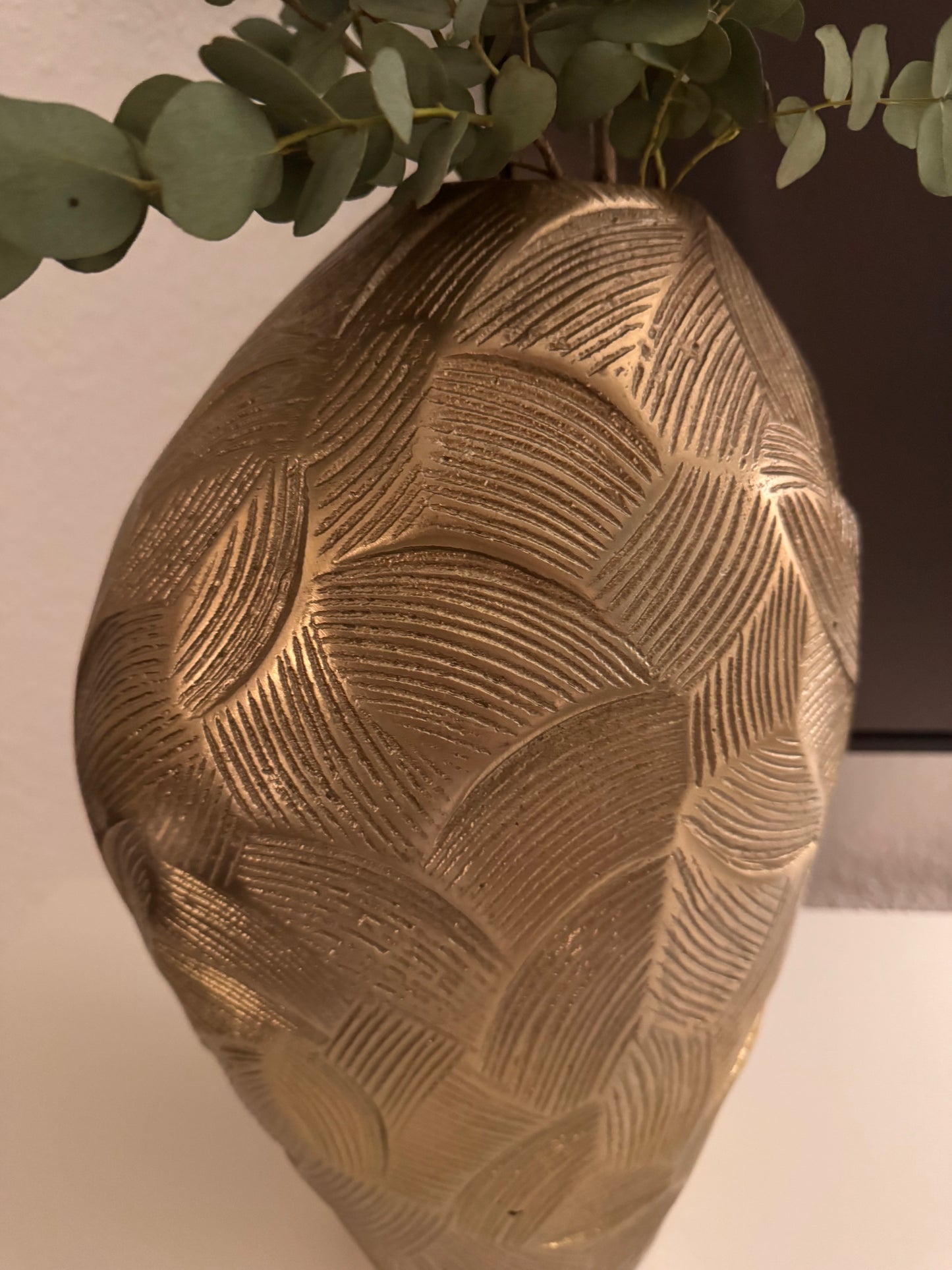 Elegante Aluminium Blumenvase in New Bronze von Colmore 26 cm