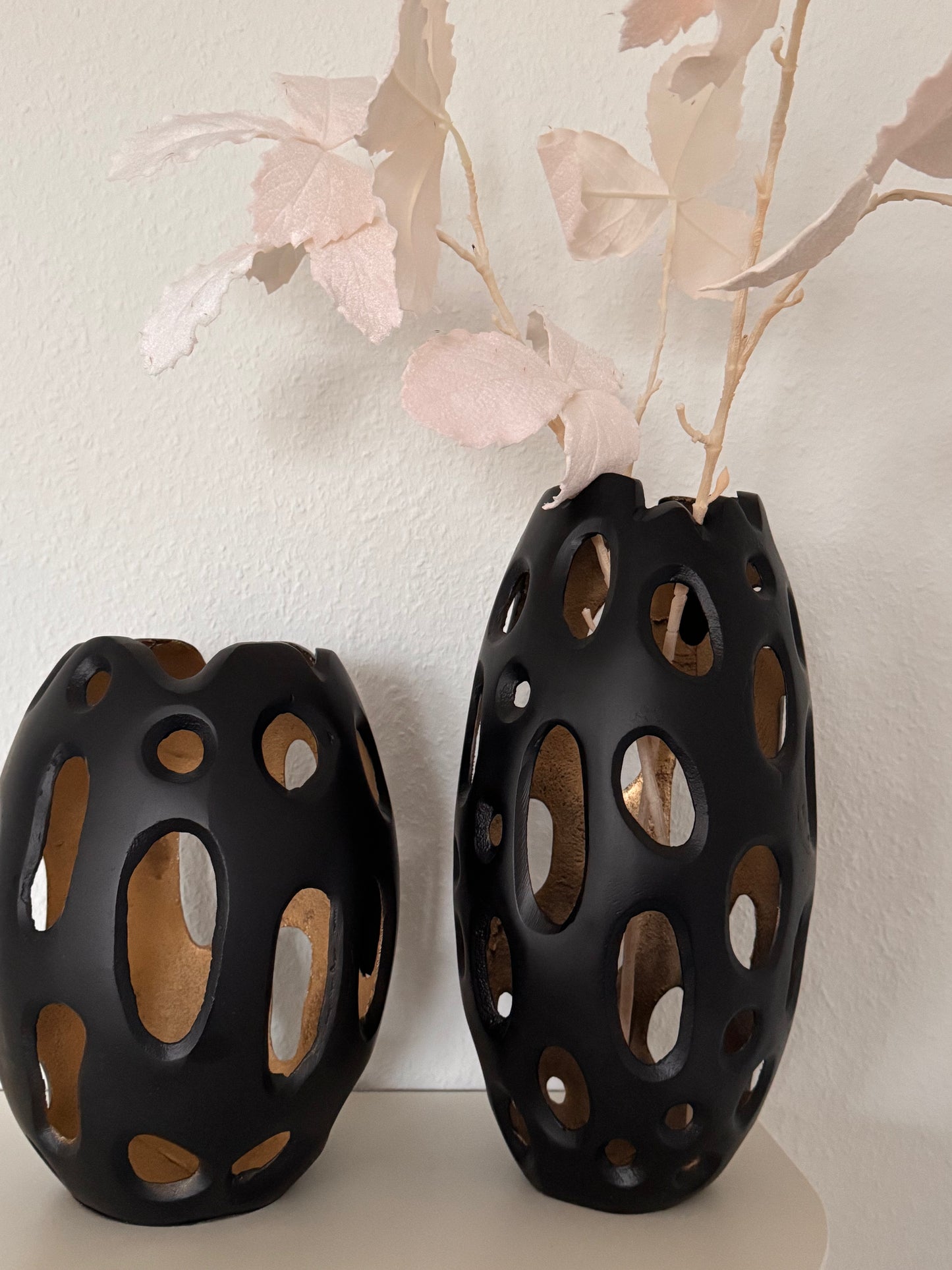 Blumenvase Cut-Out Design in Schwarz matt von Colmore 32 cm