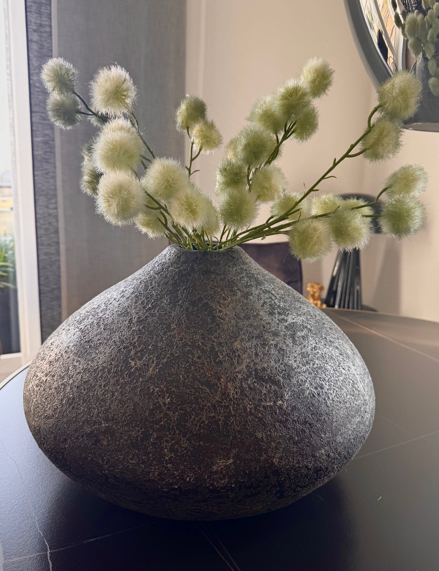 Naturstein Vase Ufoförmig schwarz-grau