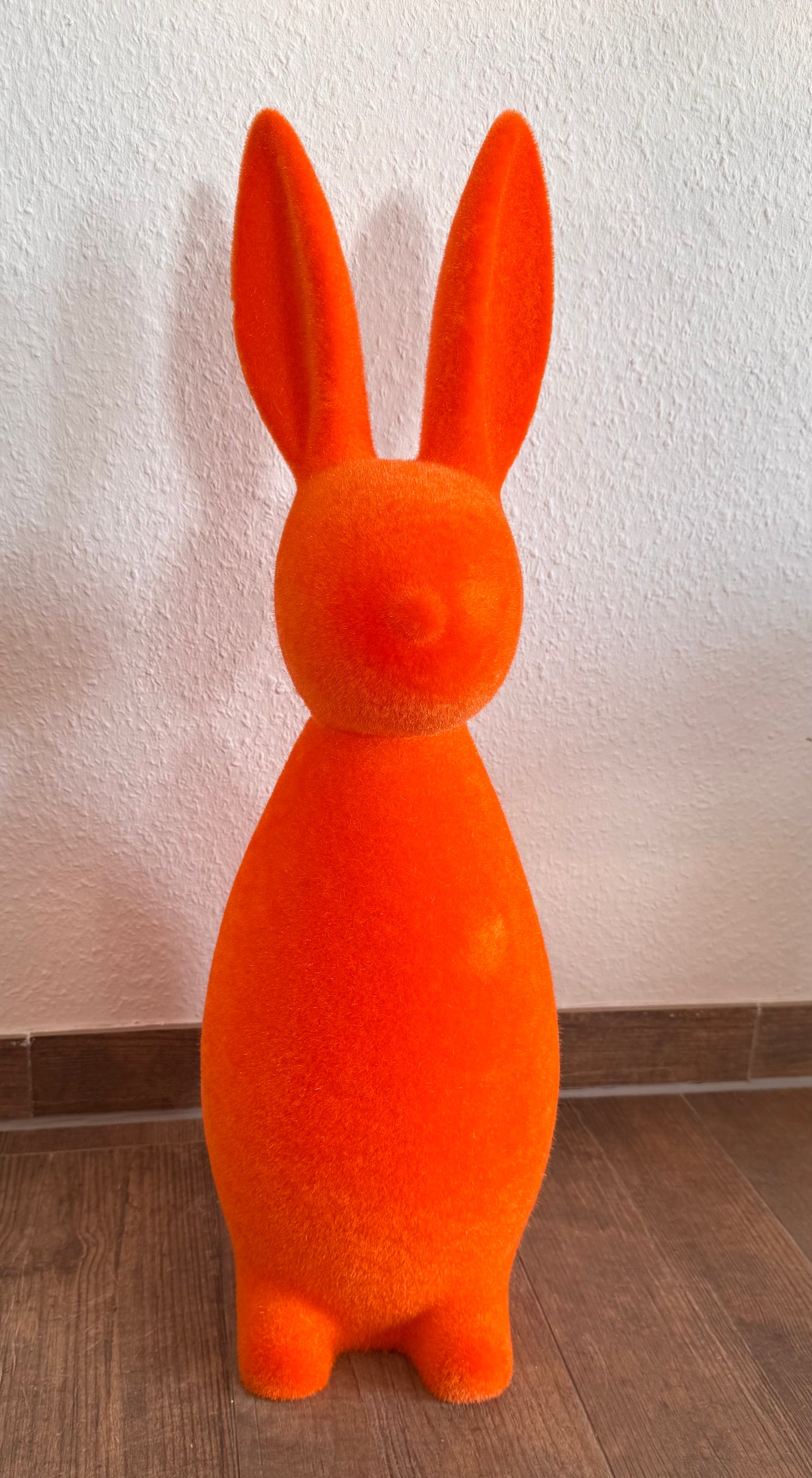 Osterhase stehend beflockt in Orange 40 cm von H.U.Scheulen