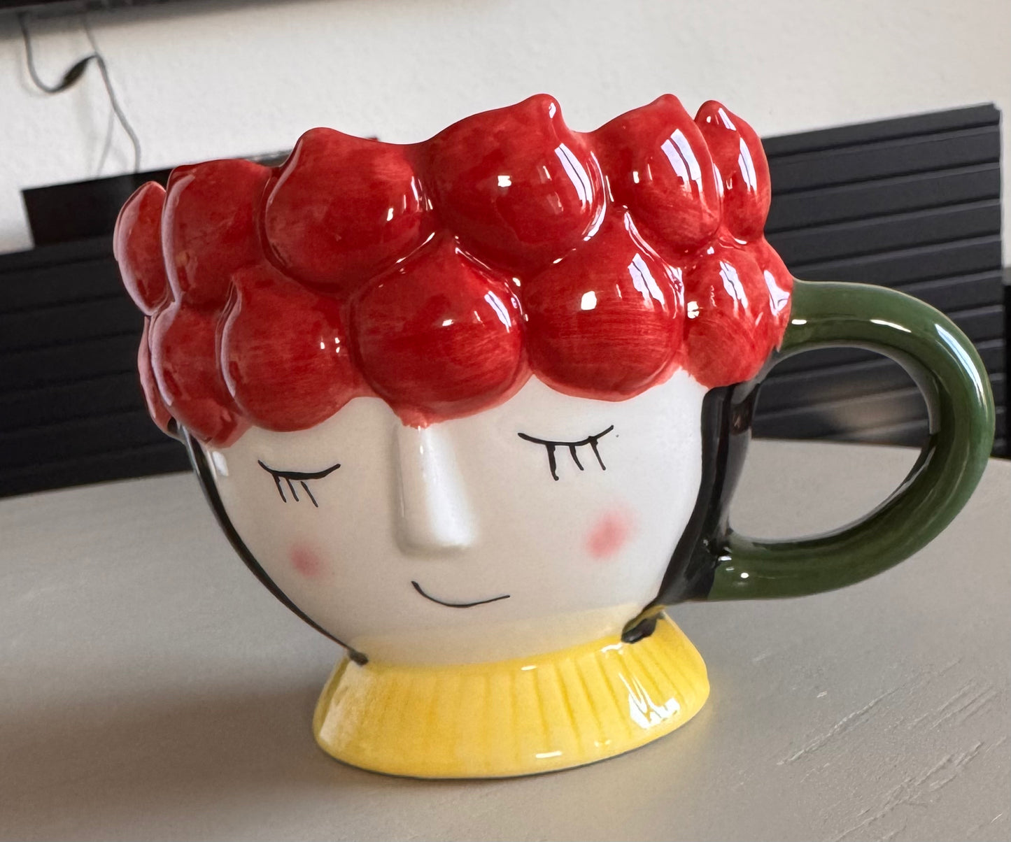 Becher Keramikgesicht Granatapfel